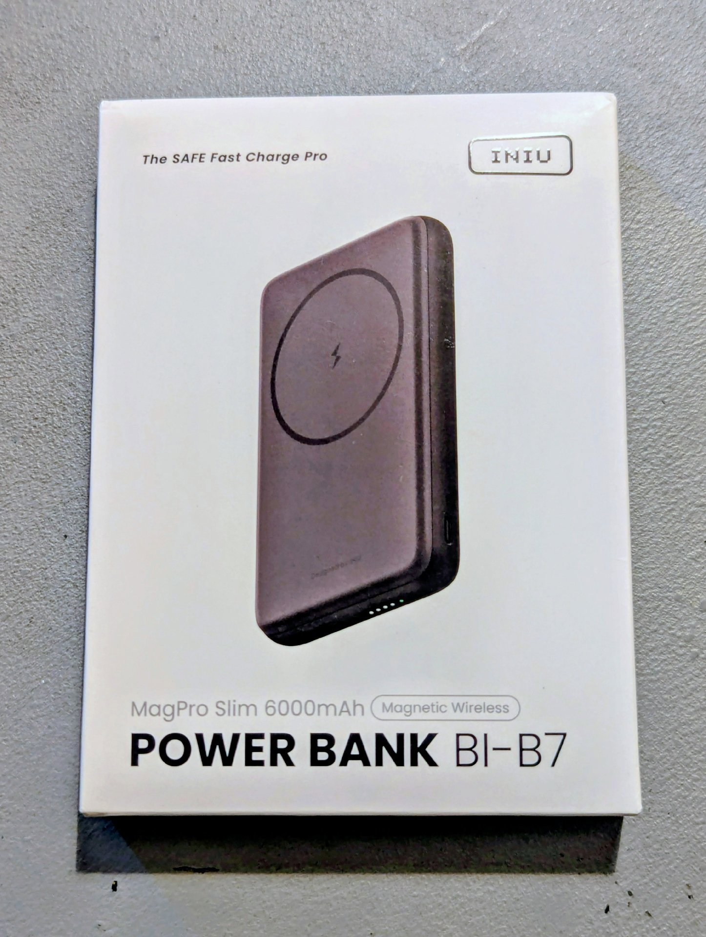 INIU MagPro Slim 6000mAh Magnetic Wireless Power Bank BI-B7, Iniu, One Size, Excellent condition — preloved on SilentSale®
