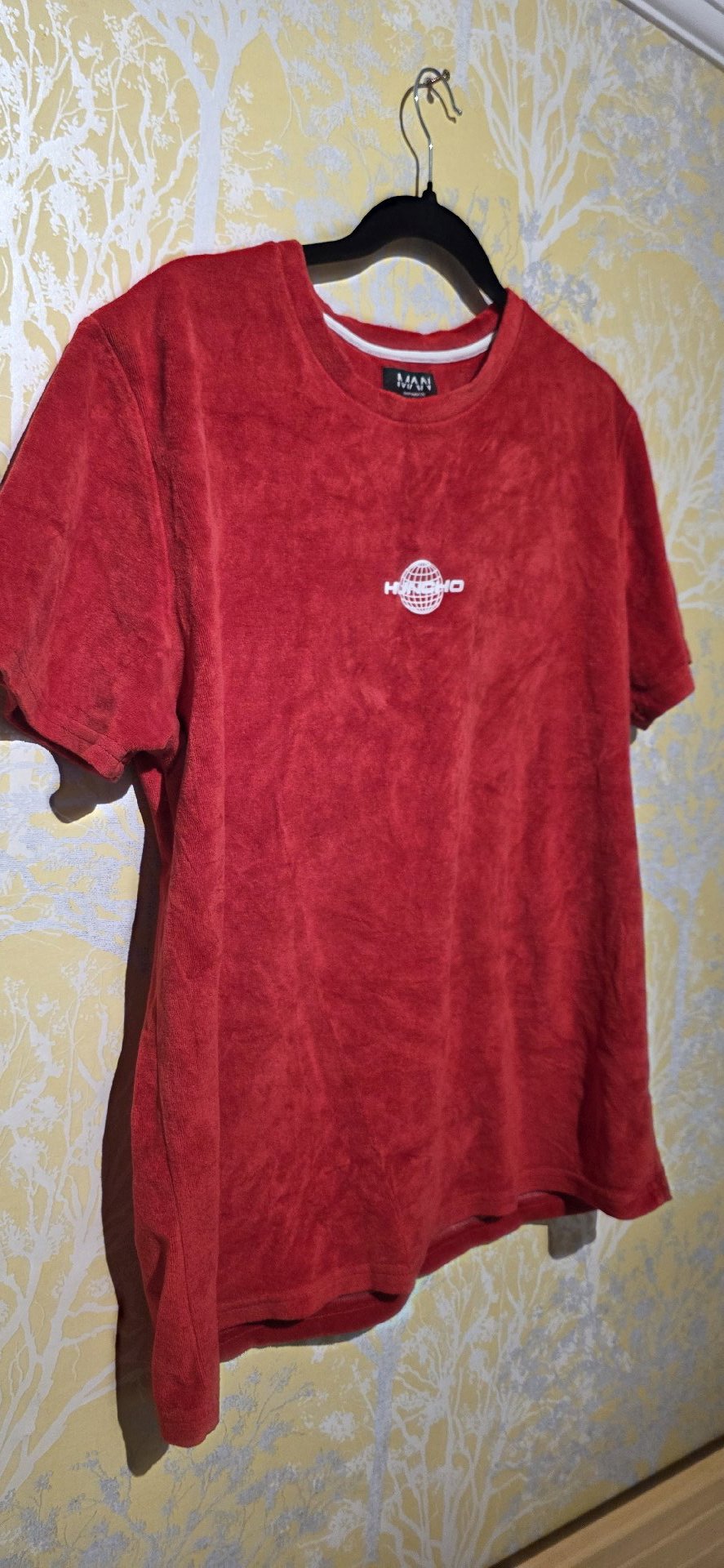 BoohooMAN Red Logo Print T-Shirt – Size L, boohooMAN, L, Excellent condition — preloved on SilentSale®