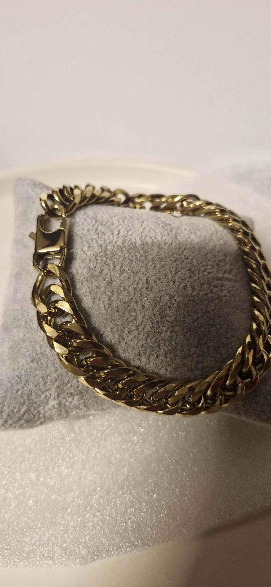 Gold Tone Cuban Link Chain Bracelet, Gold Tone, One Size, New condition — preloved on SilentSale®
