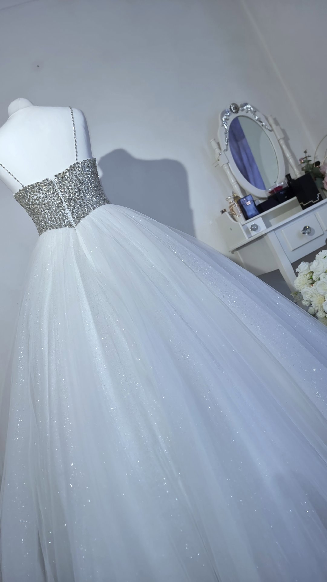 White Glitter Tulle Ball Gown Dress with Silver Beaded Bodice, Unbranded, 8, New condition — preloved on SilentSale®