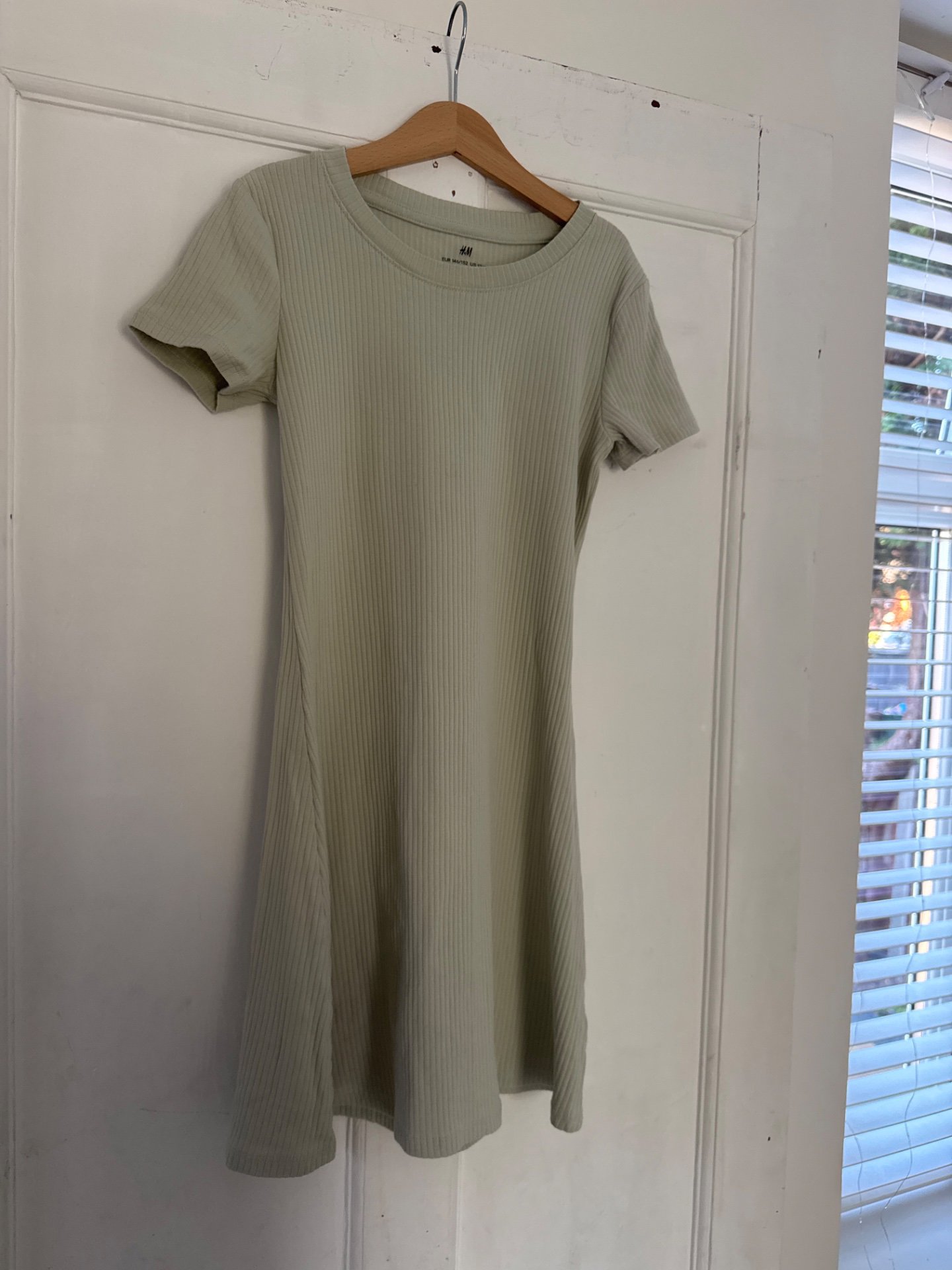 Green Ribbed Short Sleeve Midi Dress – Size M, H&M, 12 years, Excellent condition — preloved on SilentSale®