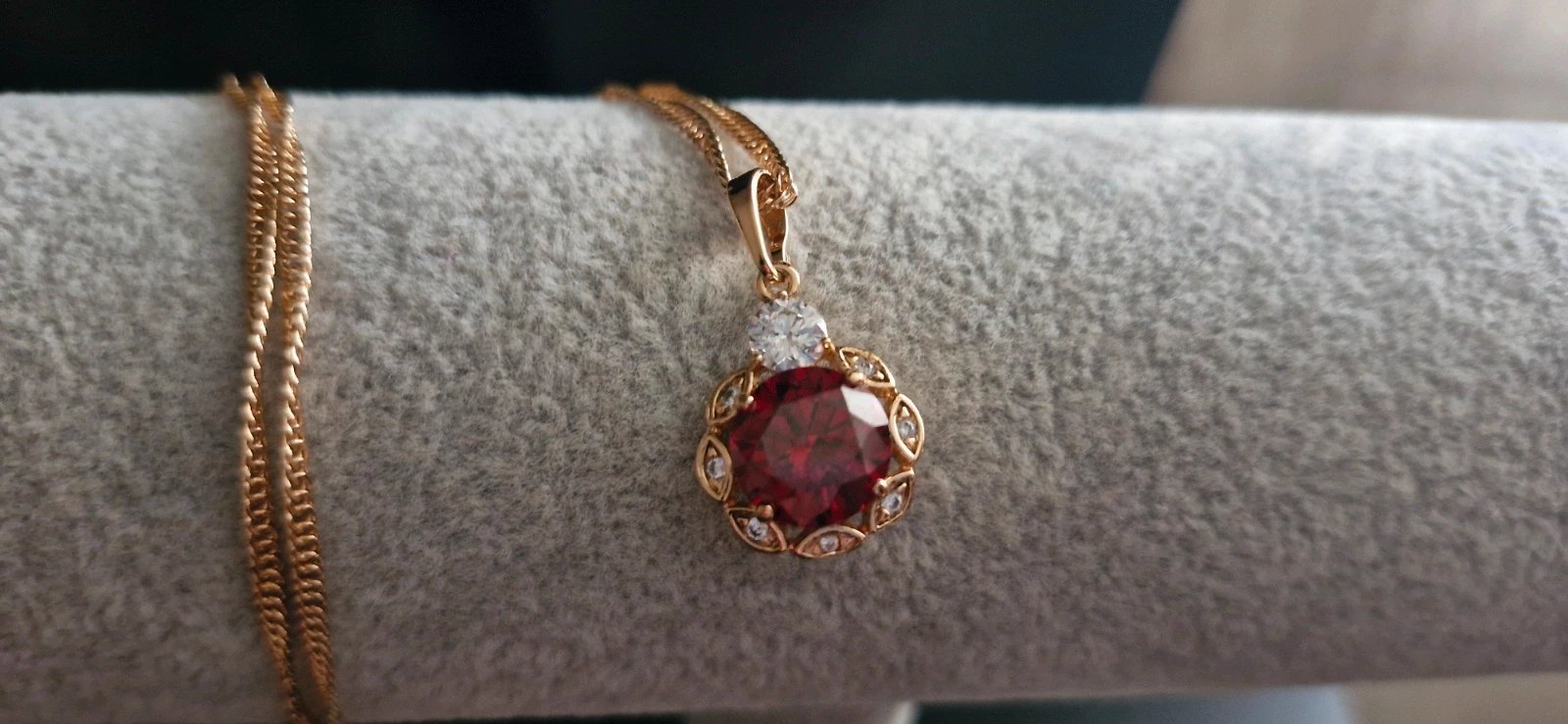 Gold Tone Necklace Pendant with Red and Clear Stones, Gold Tone, One Size, New condition — preloved on SilentSale®