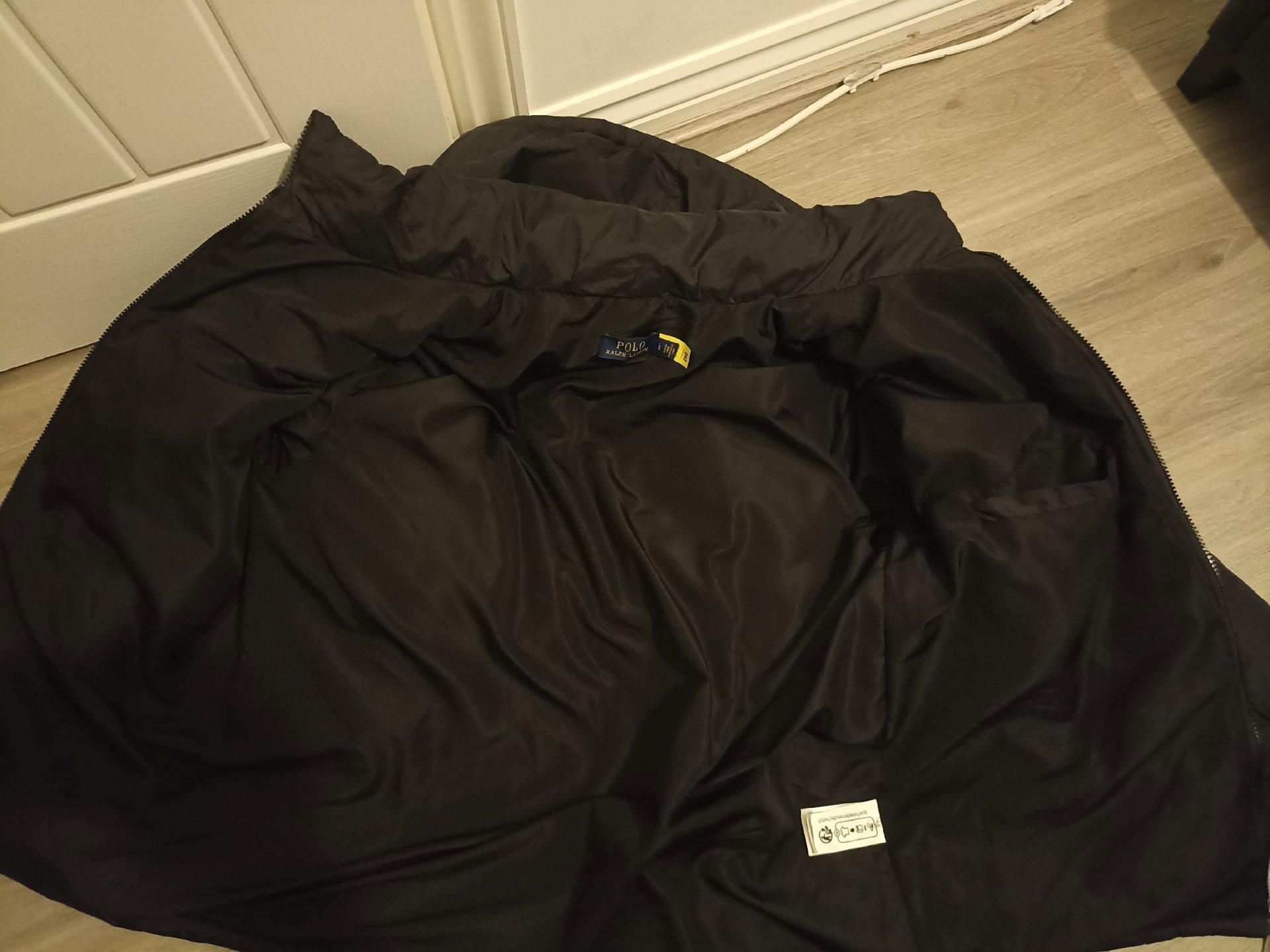 Polo Ralph Lauren Black Puffer Jacket with Hood – Size L, Polo Ralph Lauren, L, Like New condition — preloved on SilentSale®