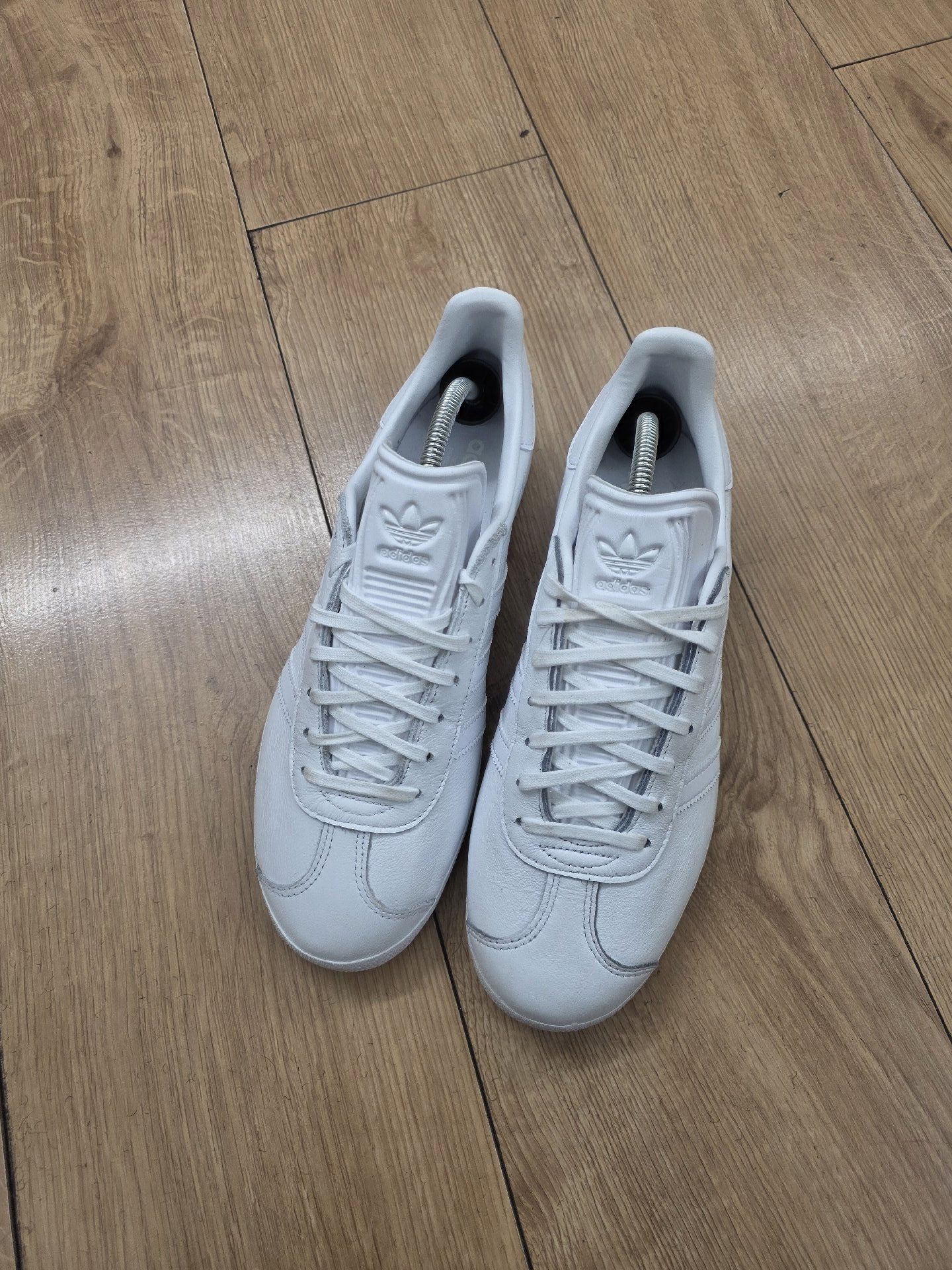 Adidas Gazelle White Leather Trainers uk 9.5, Adidas, 9.5, New condition — preloved on SilentSale®