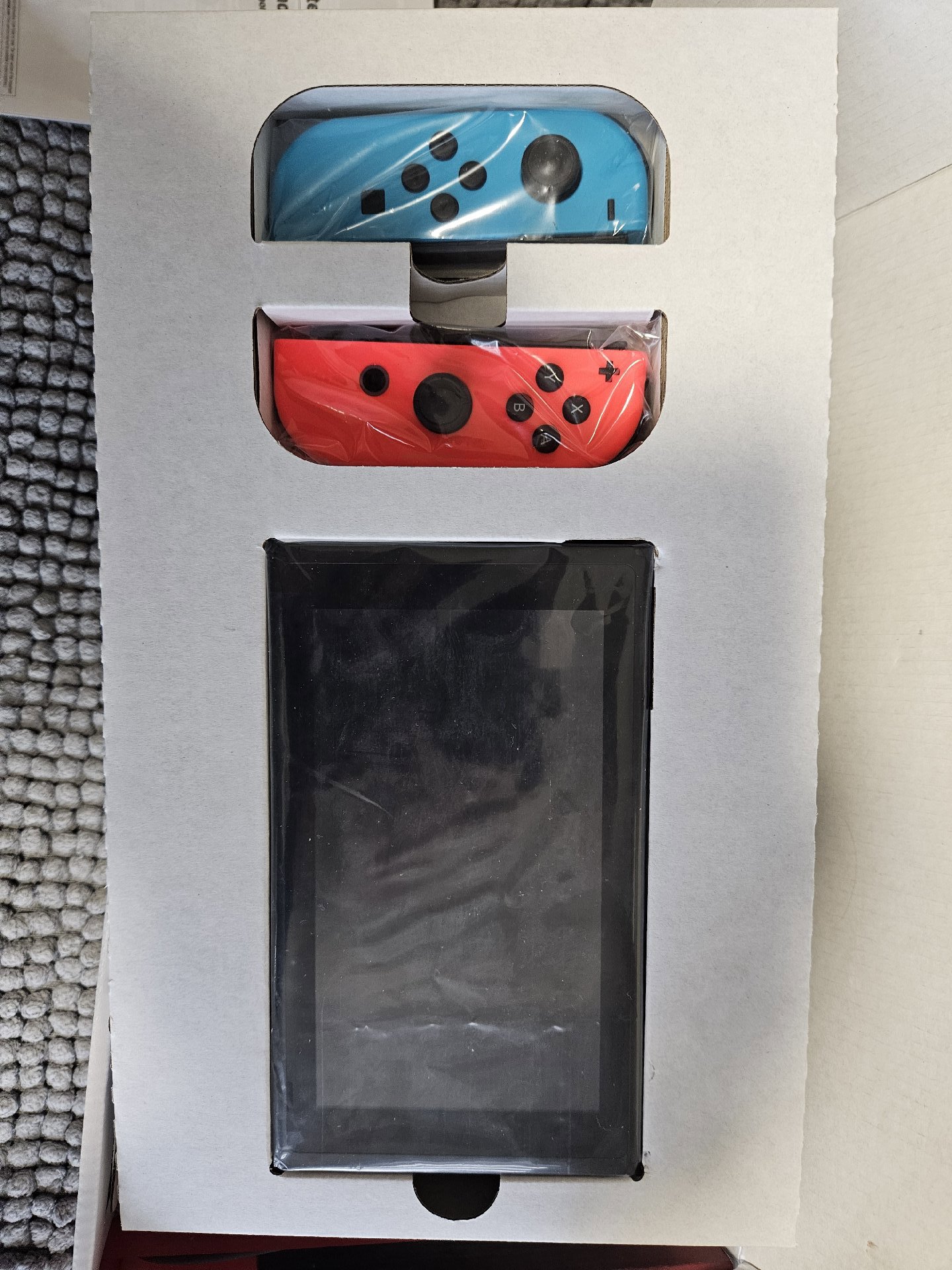 Nintendo Switch Console Neon Blue and Red Joy-Con, Nintendo, 256GB, New condition — preloved on SilentSale®