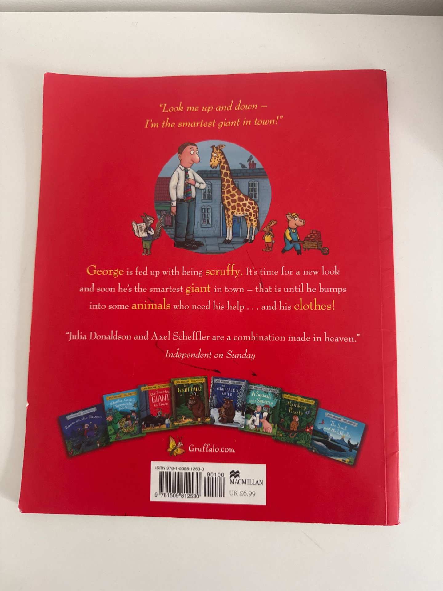 The Smartest Giant in Town by Julia Donaldson & Axel Scheffler, Donaldson, One Size, Excellent condition — preloved on SilentSale®
