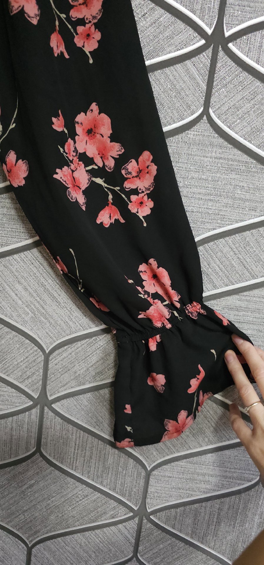 In The Style Black Floral Long Sleeve Blouse – UK 12, In The Style, 12, Excellent condition — preloved on SilentSale®