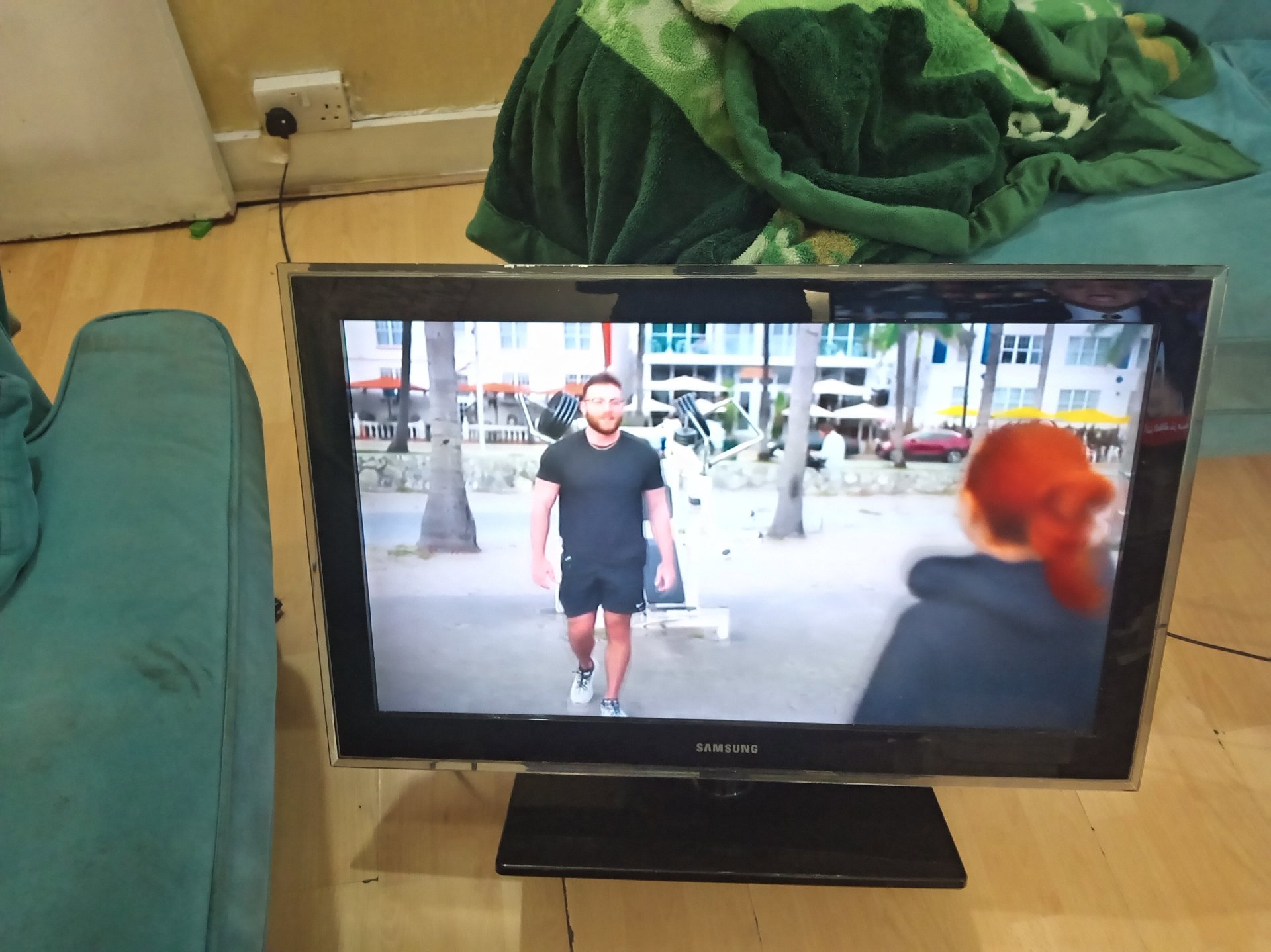 Samsung 32 Inch LED TV Model LE32D550, Samsung, 32 inch, Good condition — preloved on SilentSale®