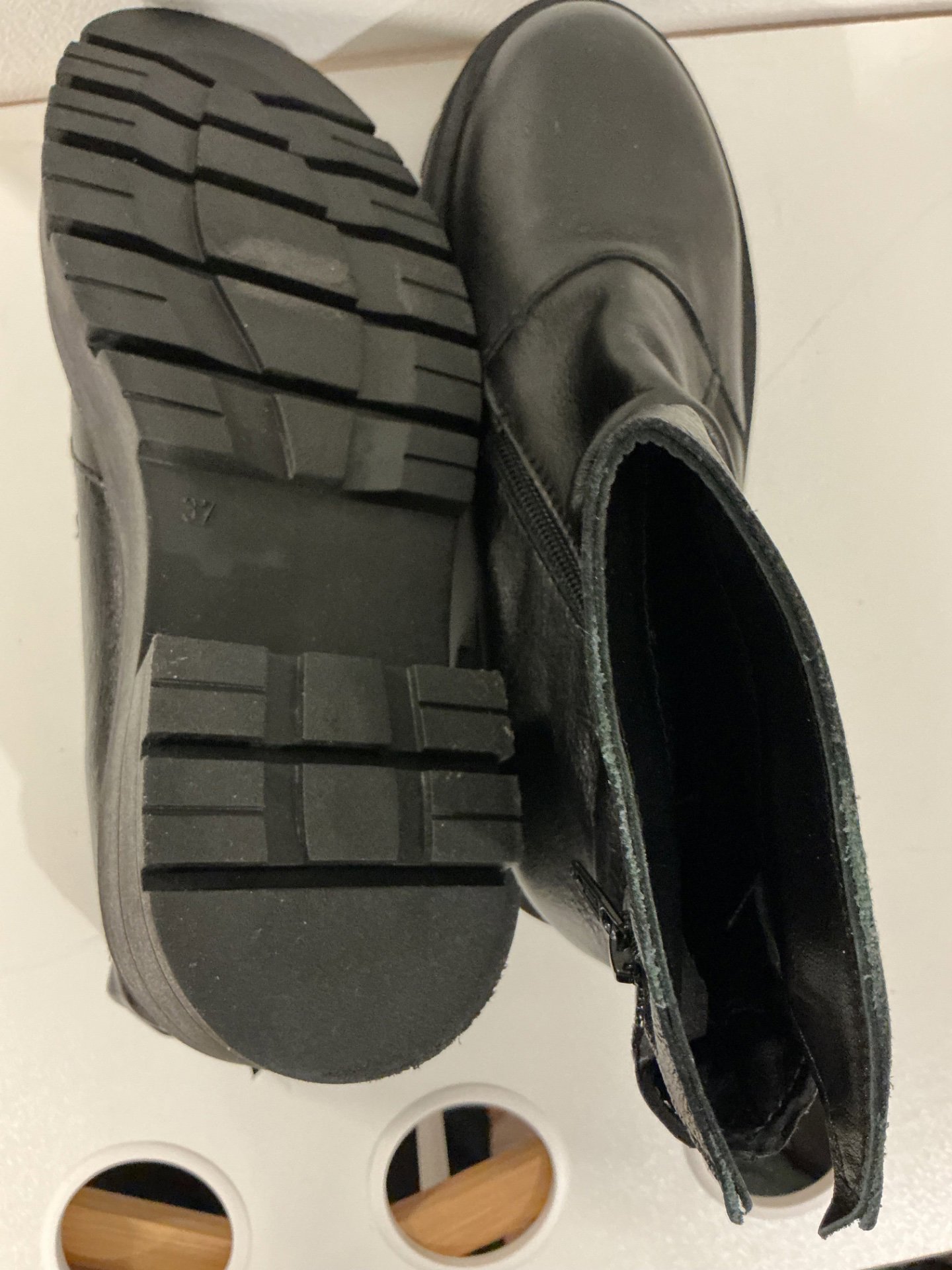 Black Leather Ankle Boots with Side Zipper, Unbranded, 37, New condition — preloved on SilentSale®