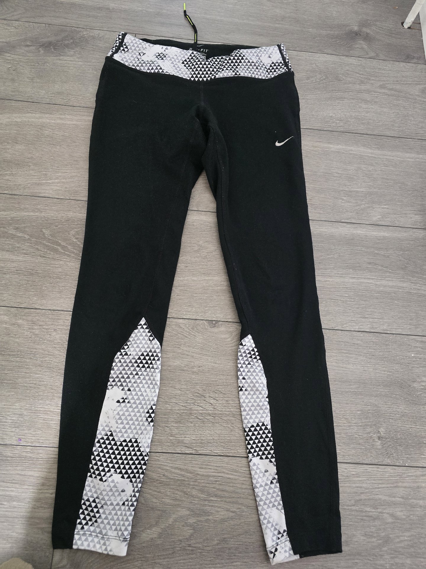 Nike Black Dri-Fit Patterned Leggings – Size S, Nike, S, Excellent condition — preloved on SilentSale®