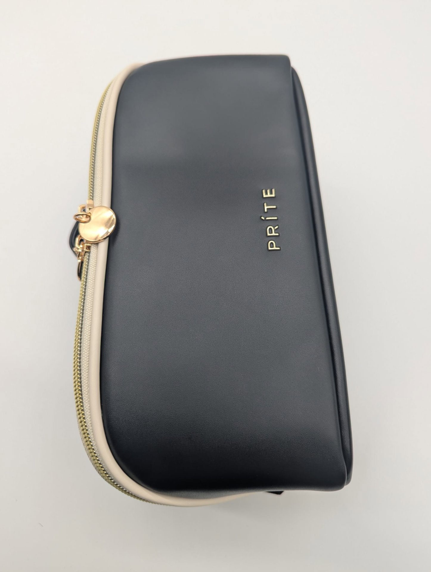 Prite Black Cosmetic Makeup Bag with Handle, Prite, One Size, New condition — preloved on SilentSale®