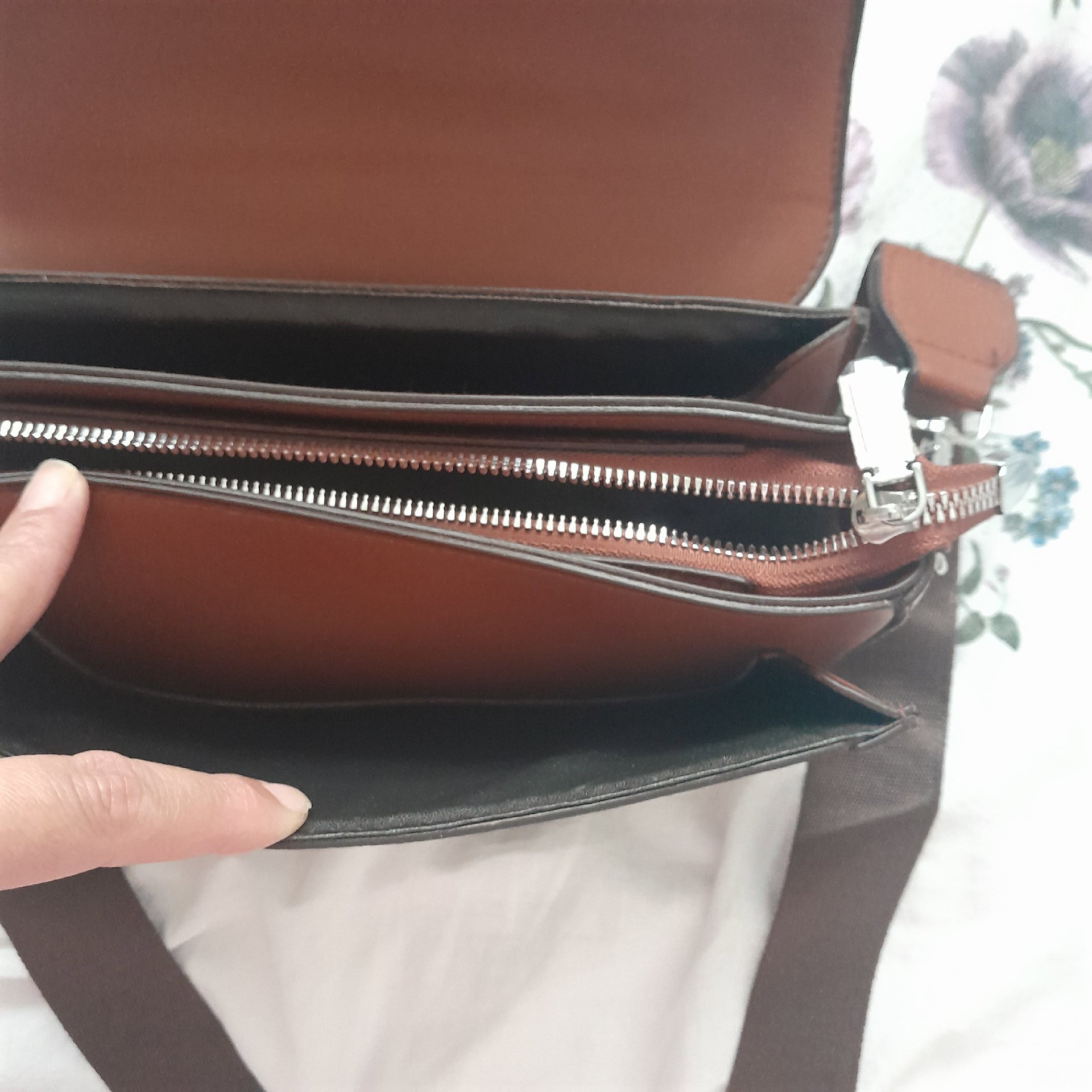 Ladies handbag , Ladies, Small, Excellent condition — preloved on SilentSale®