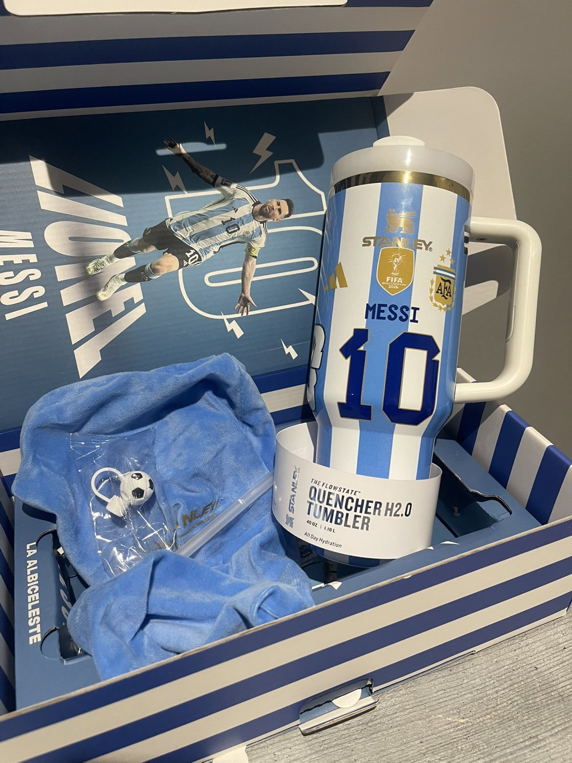 Stanley Messi Quencher H2.0 Tumbler 40oz 1.18L, Stanley, 40oz / 1.18L, New condition — preloved on SilentSale®