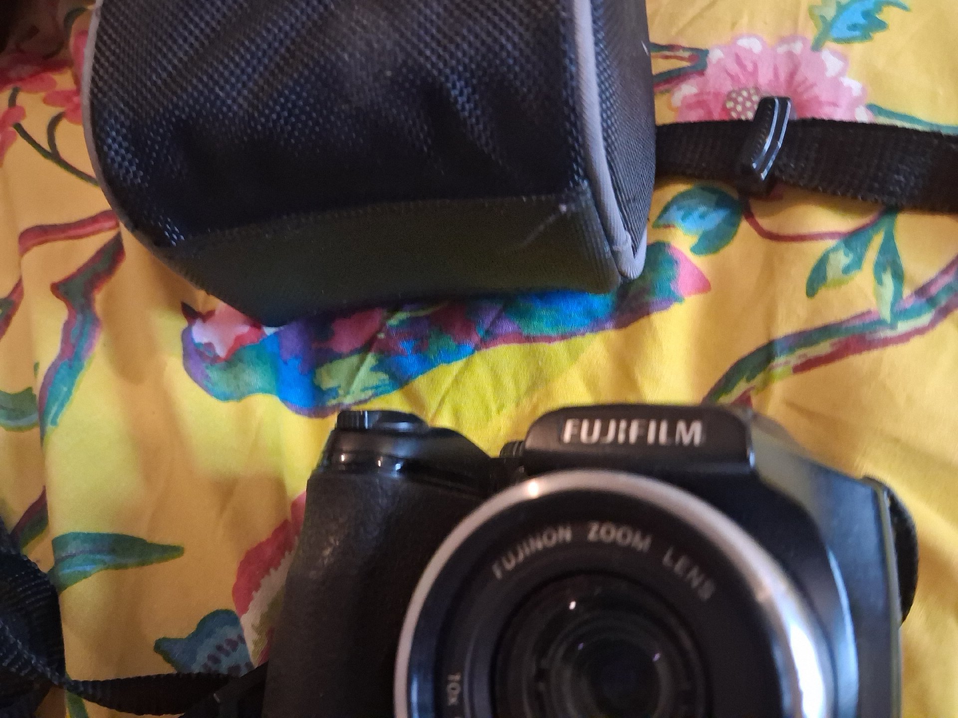 Fujifilm digital camera, Fujifilm, One Size, Good condition — preloved on SilentSale®