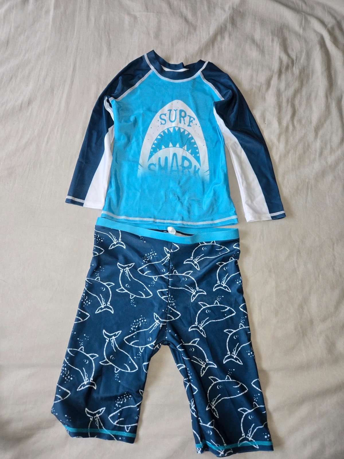 Kids Shark Print 2-Piece Swim Set – Long Sleeve Top & Shorts, NOBRAND.PT, 7 years / 122 cm, Excellent condition — preloved on SilentSale®