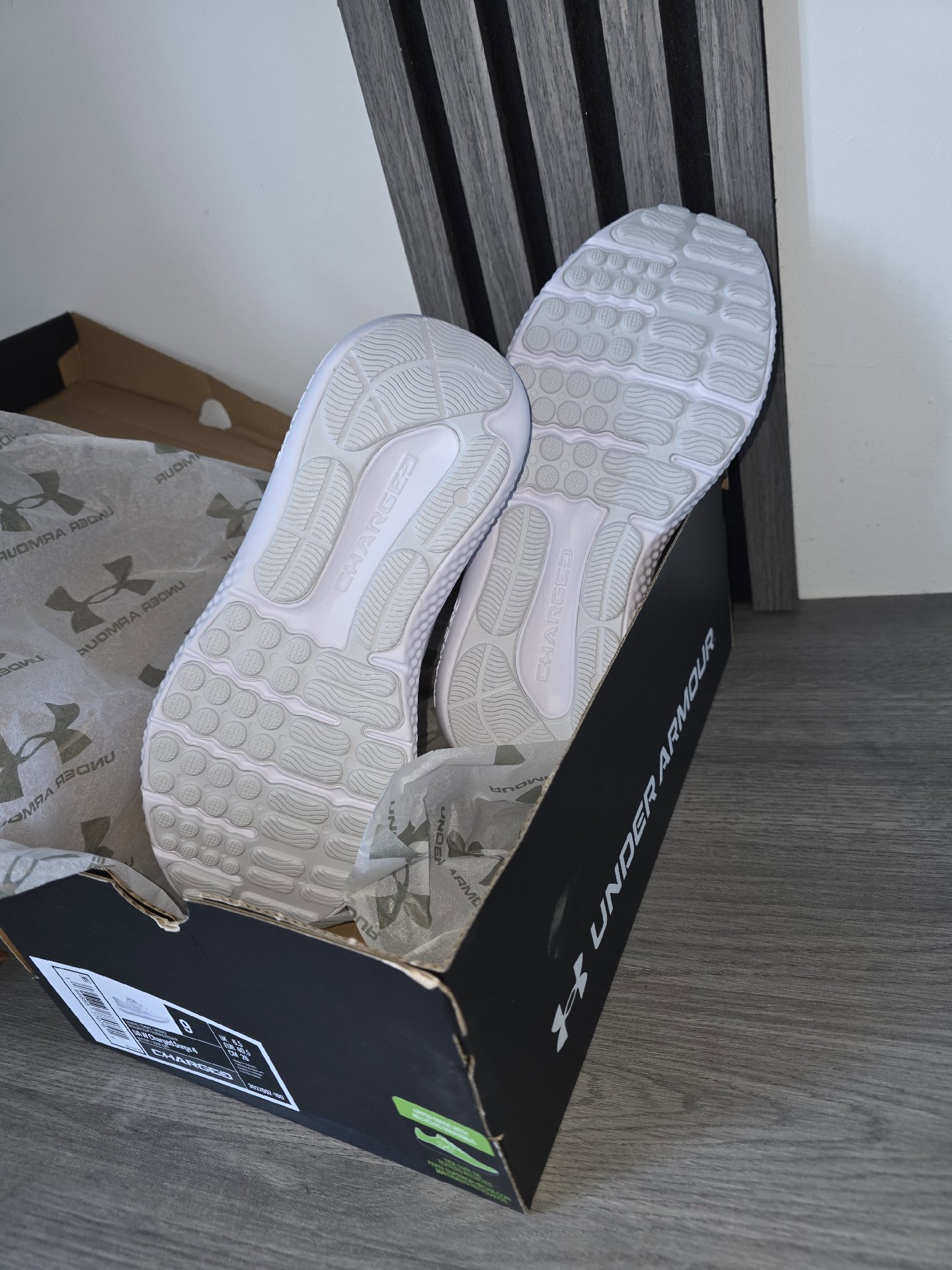 Under Armour White Charged Surge 4 Trainers – UK 6.5, Under Armour, 6.5, New condition — preloved on SilentSale®