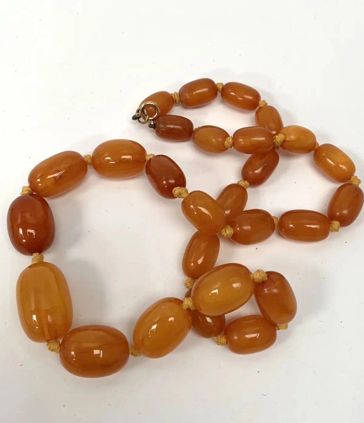 Vintage Amber Bead Necklace with 9ct Gold Clasp: Graduated Oval, 32gm, 50cm, Vintage, One Size, Excellent condition — preloved on SilentSale®