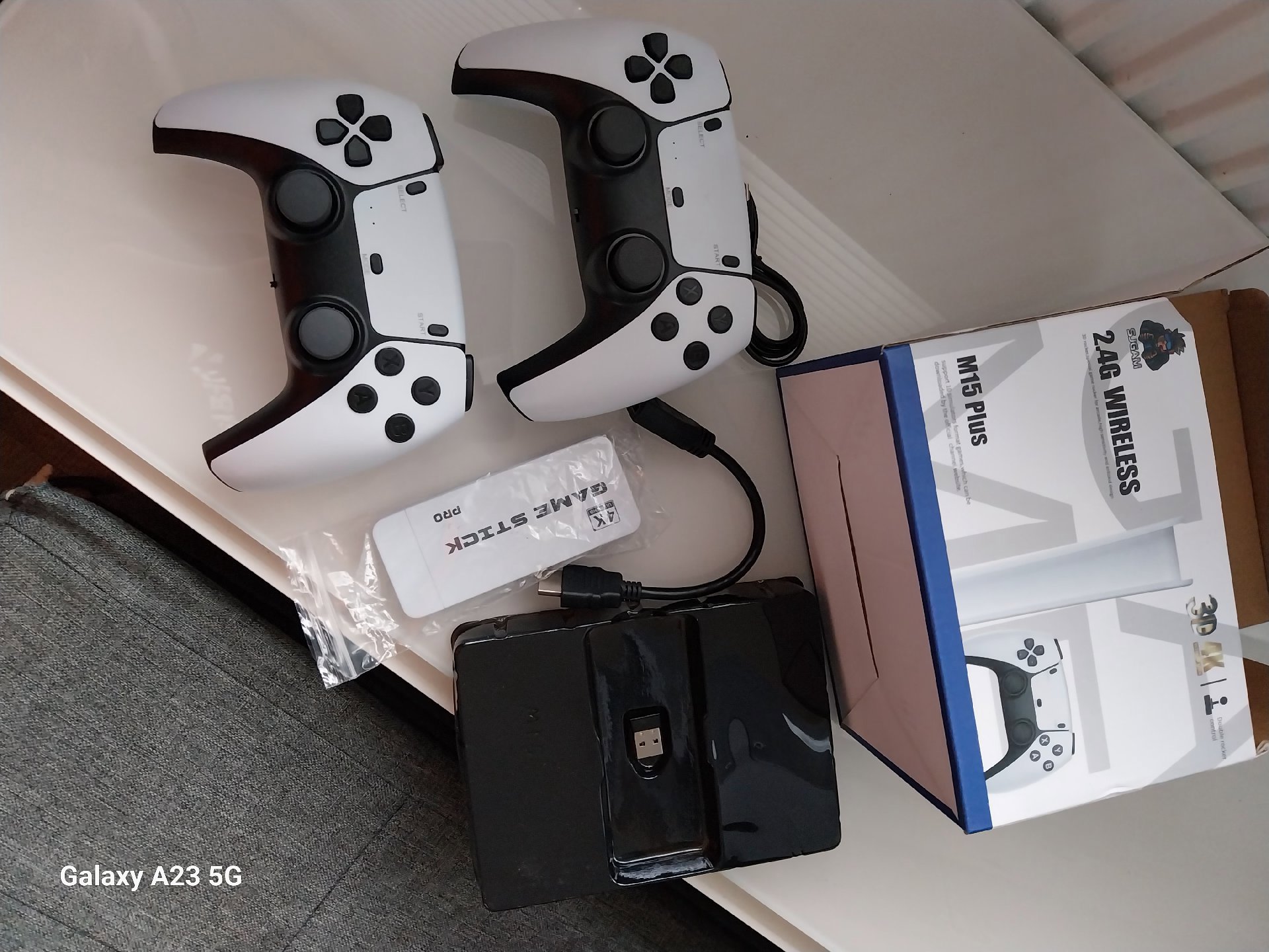Wireless game pad and console with 20000 Games, Sjgam, One Size, New condition — preloved on SilentSale®