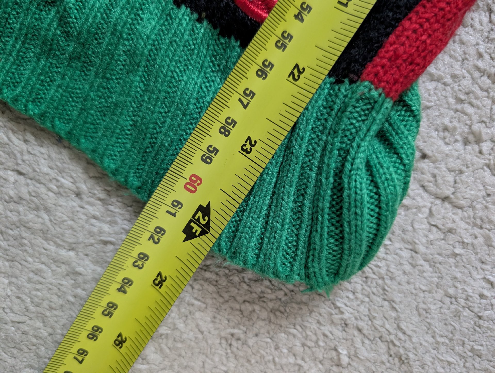 Christmas Themed Knitted Cardigan Sweater – Size M, Unbranded, M, Excellent condition — preloved on SilentSale®