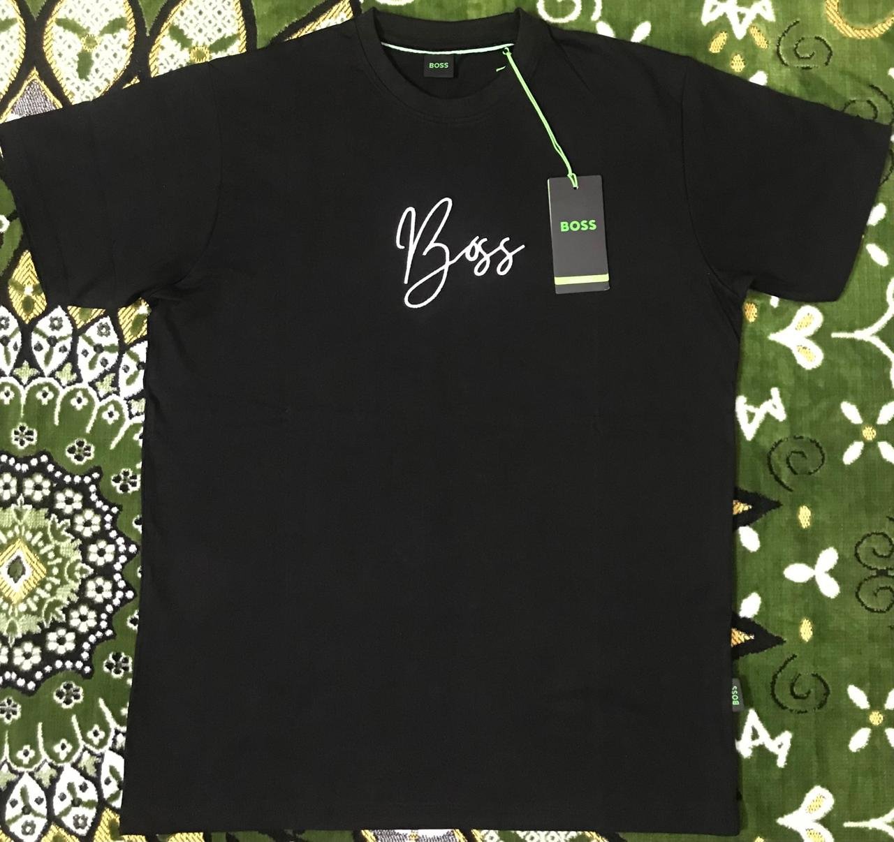 Boss mans t-shirt black colour , Hugo Boss, XL, New condition — preloved on SilentSale®