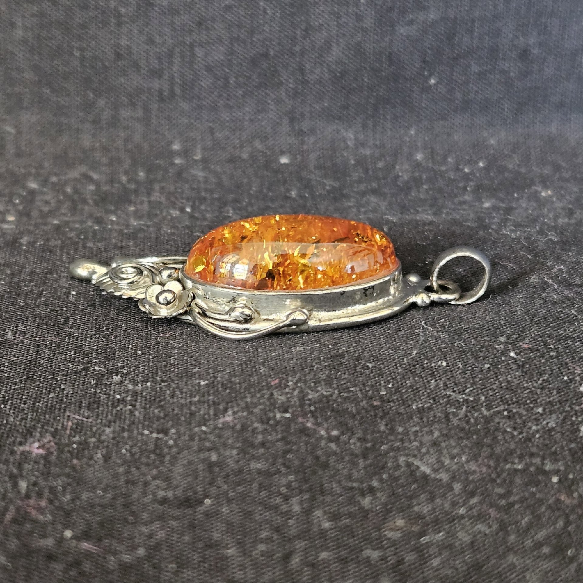 925 sterling silver Amber pendant with daisy flower(A6), sterling silver, One Size, New condition — preloved on SilentSale®
