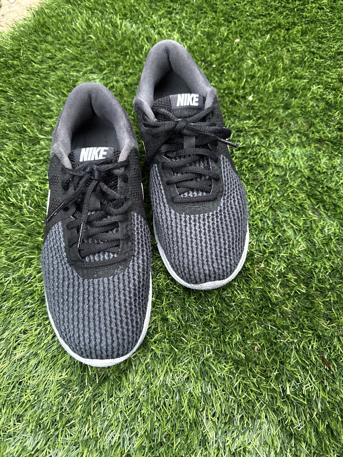 Nike Black and Grey Running s4 Trainers, Nike, 4, Excellent condition — preloved on SilentSale®