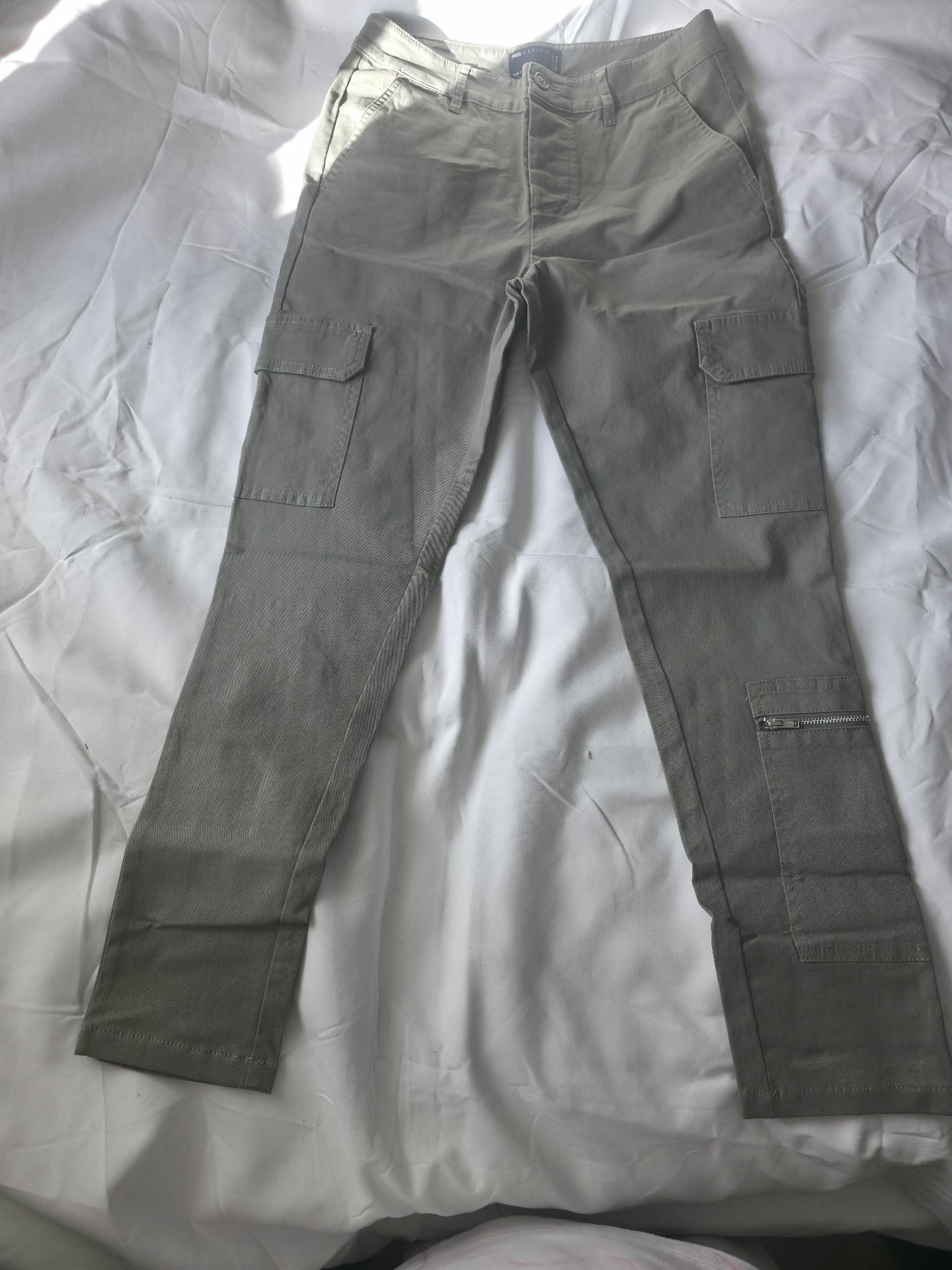 ASOS Design Grey Cargo Trousers W30 L30, ASOS Design, W32 L30, New condition — preloved on SilentSale®