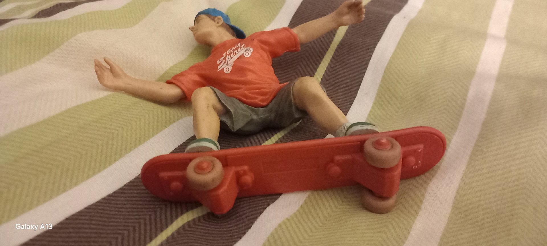 Team Skateboarder Figurine on Red Skateboard, Unbranded, One Size, Excellent condition — preloved on SilentSale®