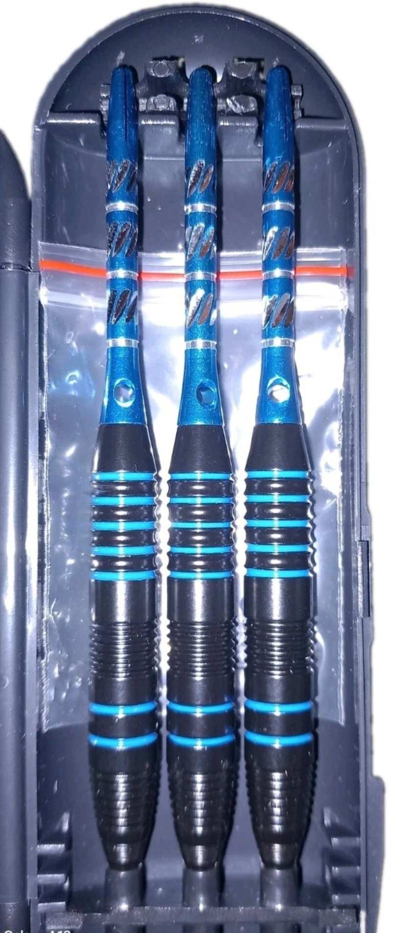 Darts Set with Blue and Black Barrels and Case, Unbranded, Small (up to A4), Excellent condition — preloved on SilentSale®