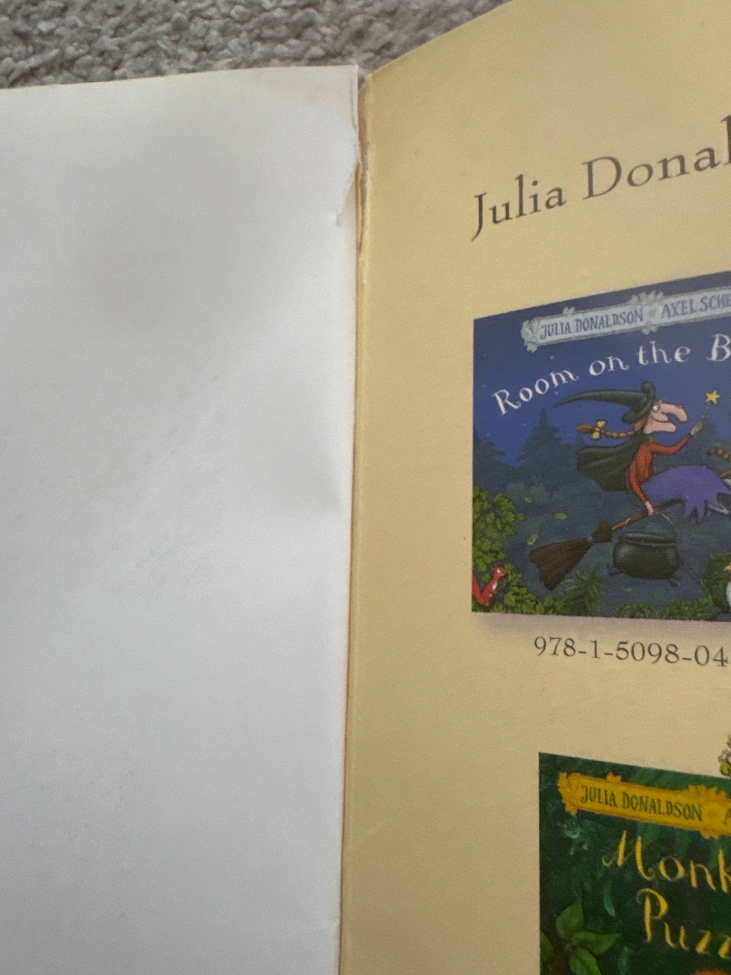 The Smartest Giant in Town by Julia Donaldson & Axel Scheffler, Donaldson, One Size, Excellent condition — preloved on SilentSale®