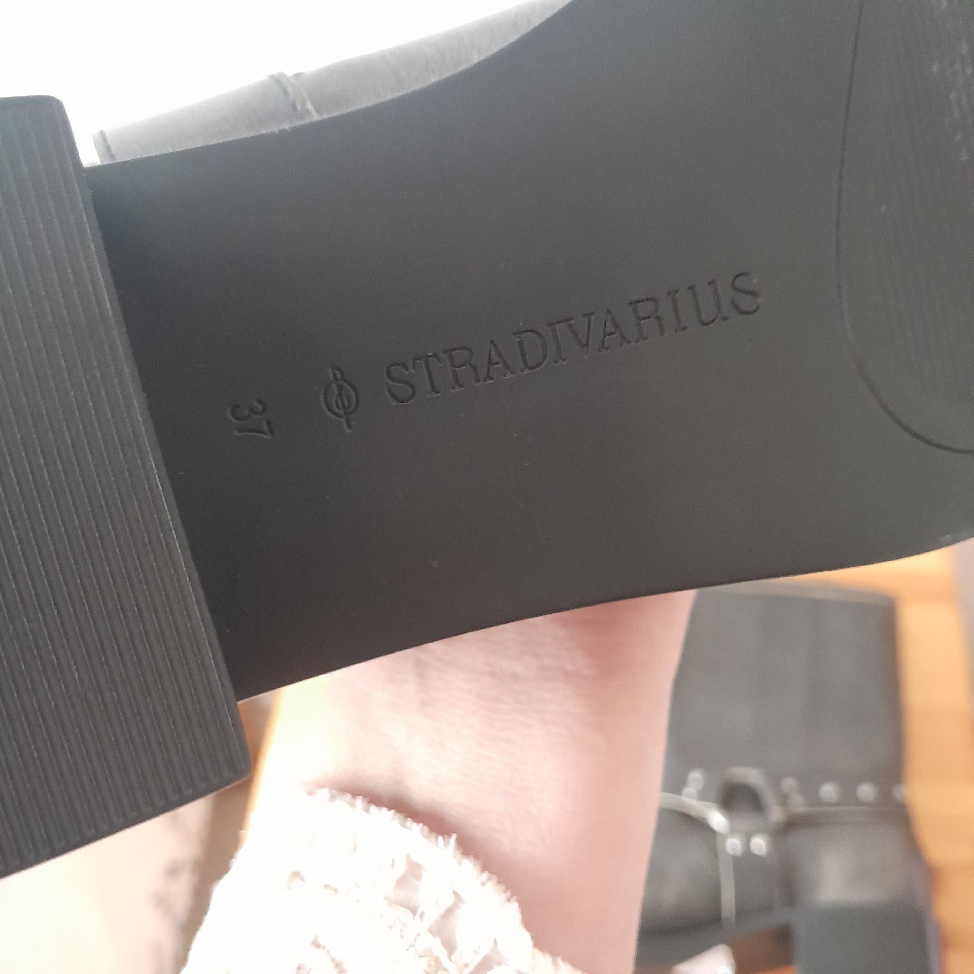 Ladies boots , Stradivarius, 4, New condition — preloved on SilentSale®