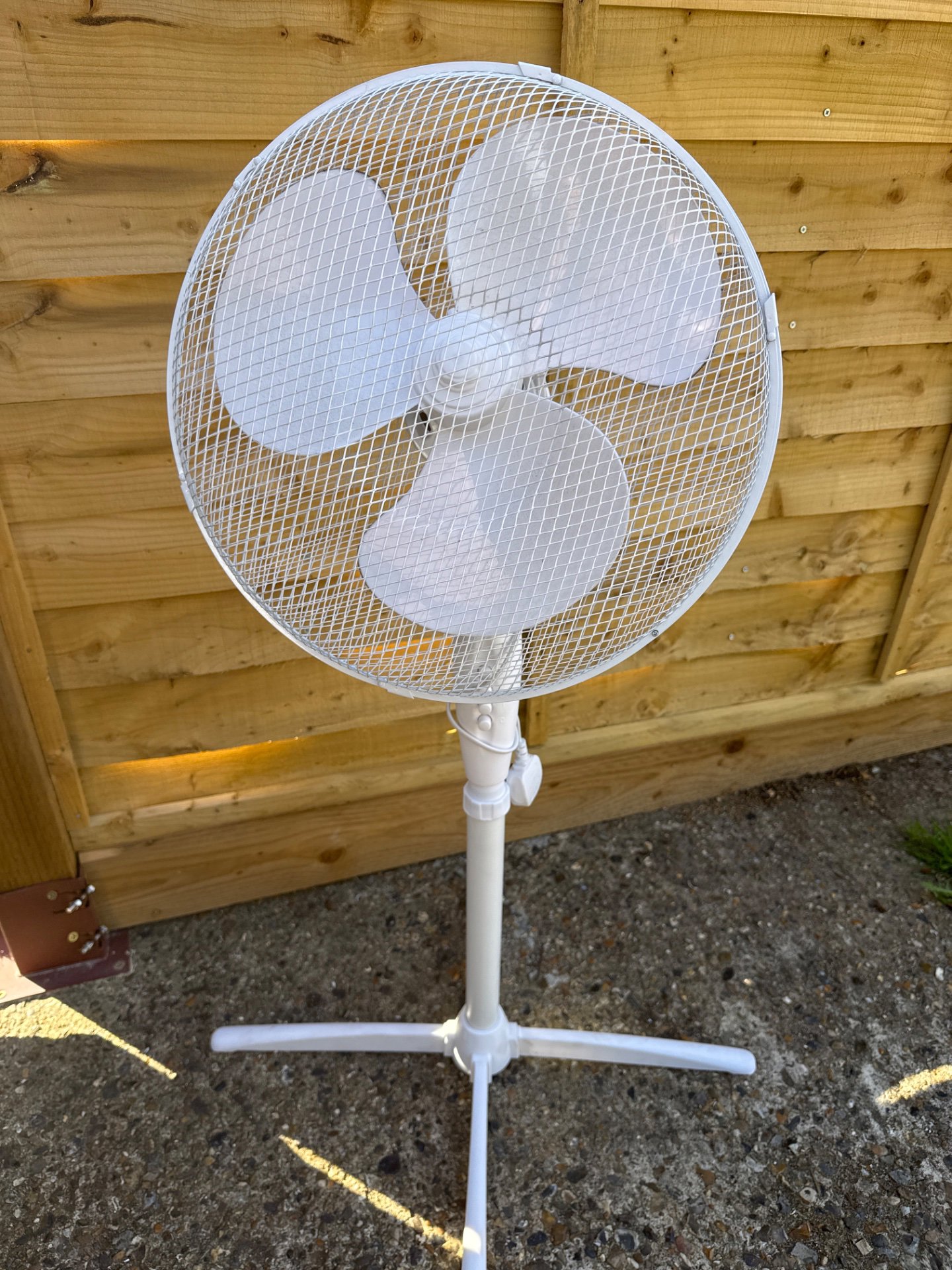 White Pedestal Standing Fan, Silvercrest, One Size, Excellent condition — preloved on SilentSale®