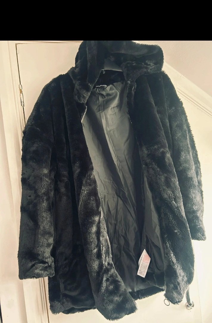 Black Faux Fur Hooded Coat, Beloved Woman, 18, Excellent condition — preloved on SilentSale®