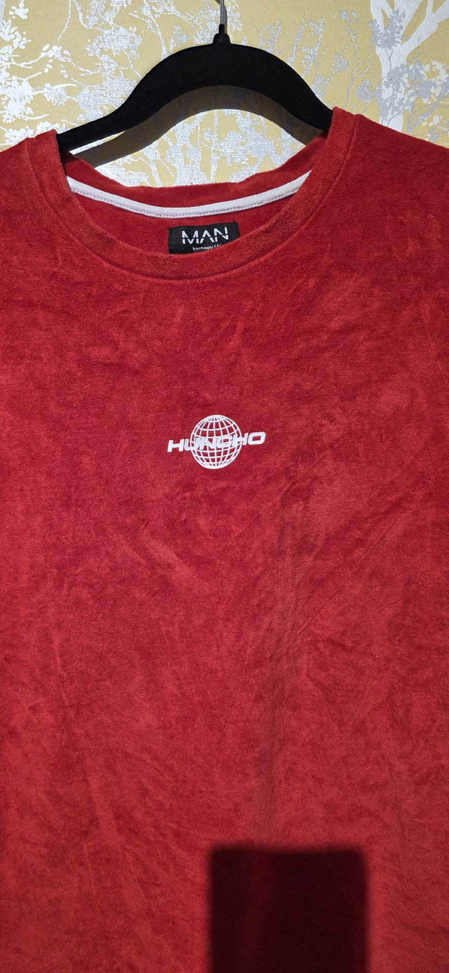 BoohooMAN Red Logo Print T-Shirt – Size L, boohooMAN, L, Excellent condition — preloved on SilentSale®