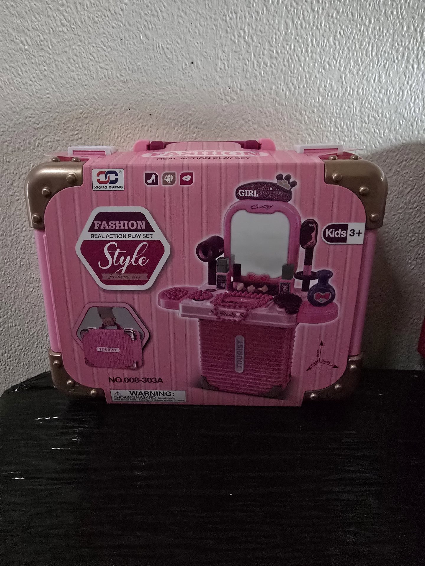 Kids Pink Fashion Real Action Play Set Vanity Case, Xiong Cheng, 3 years, New condition — preloved on SilentSale®