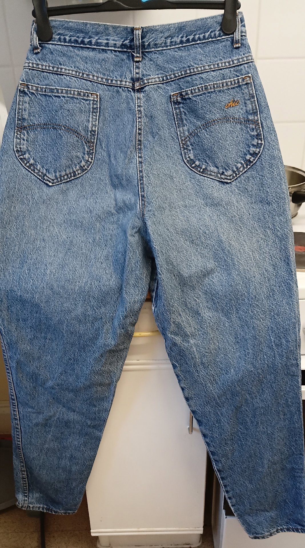 Chic Blue Denim Mom Jeans – Size 14, CHIC, 14, Excellent condition — preloved on SilentSale®