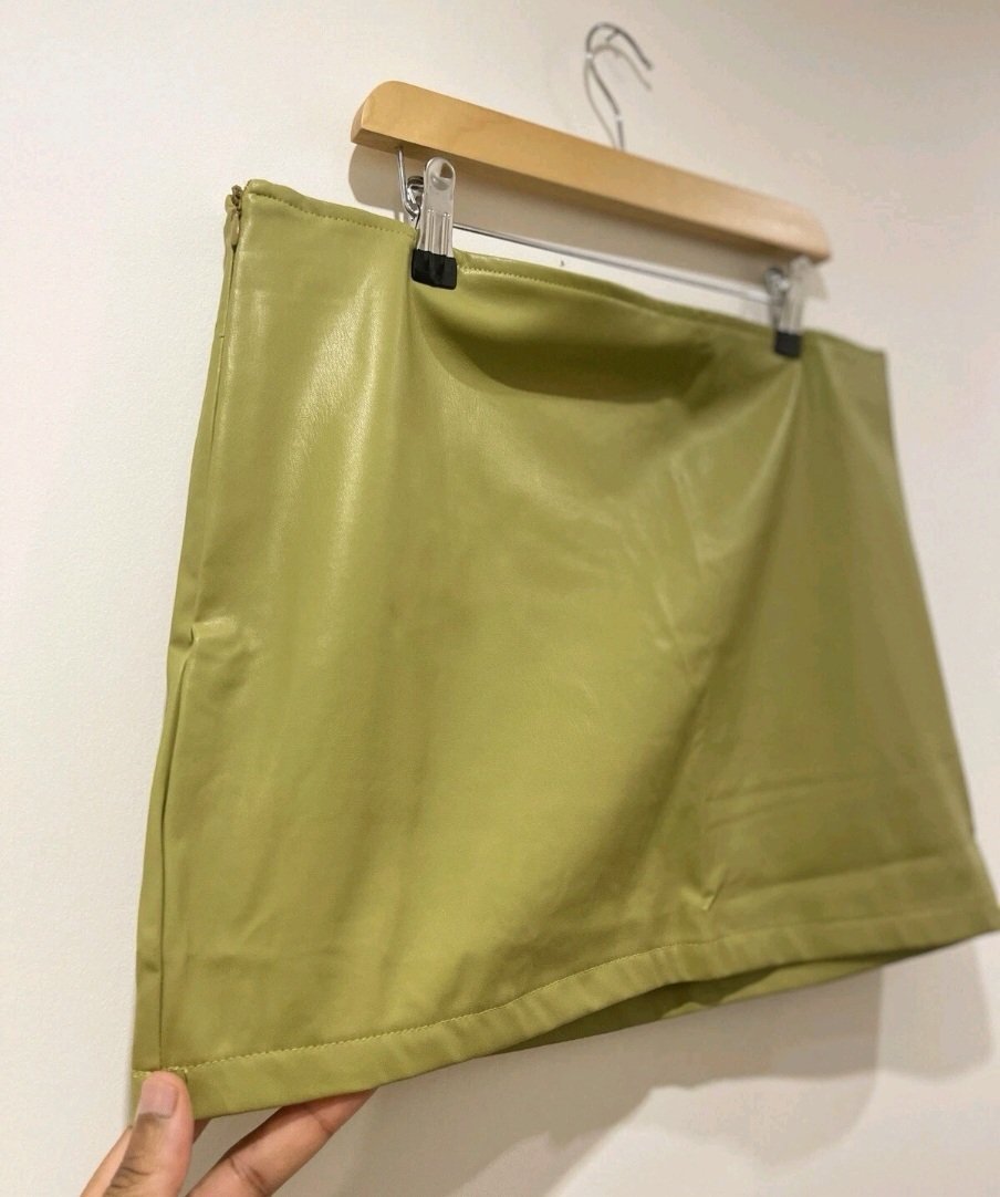 Missy Empire Green Faux Leather Mini Skirt, Missy Empire, 10, New condition — preloved on SilentSale®