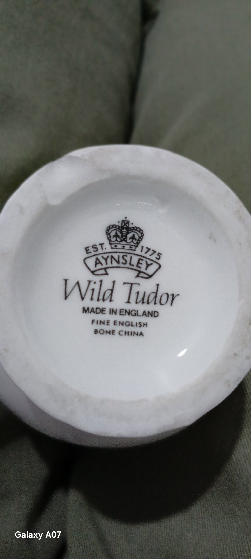 Aynsley Wild Tudor Fine English Bone China Vase, Aynsley, One Size, Excellent condition — preloved on SilentSale®