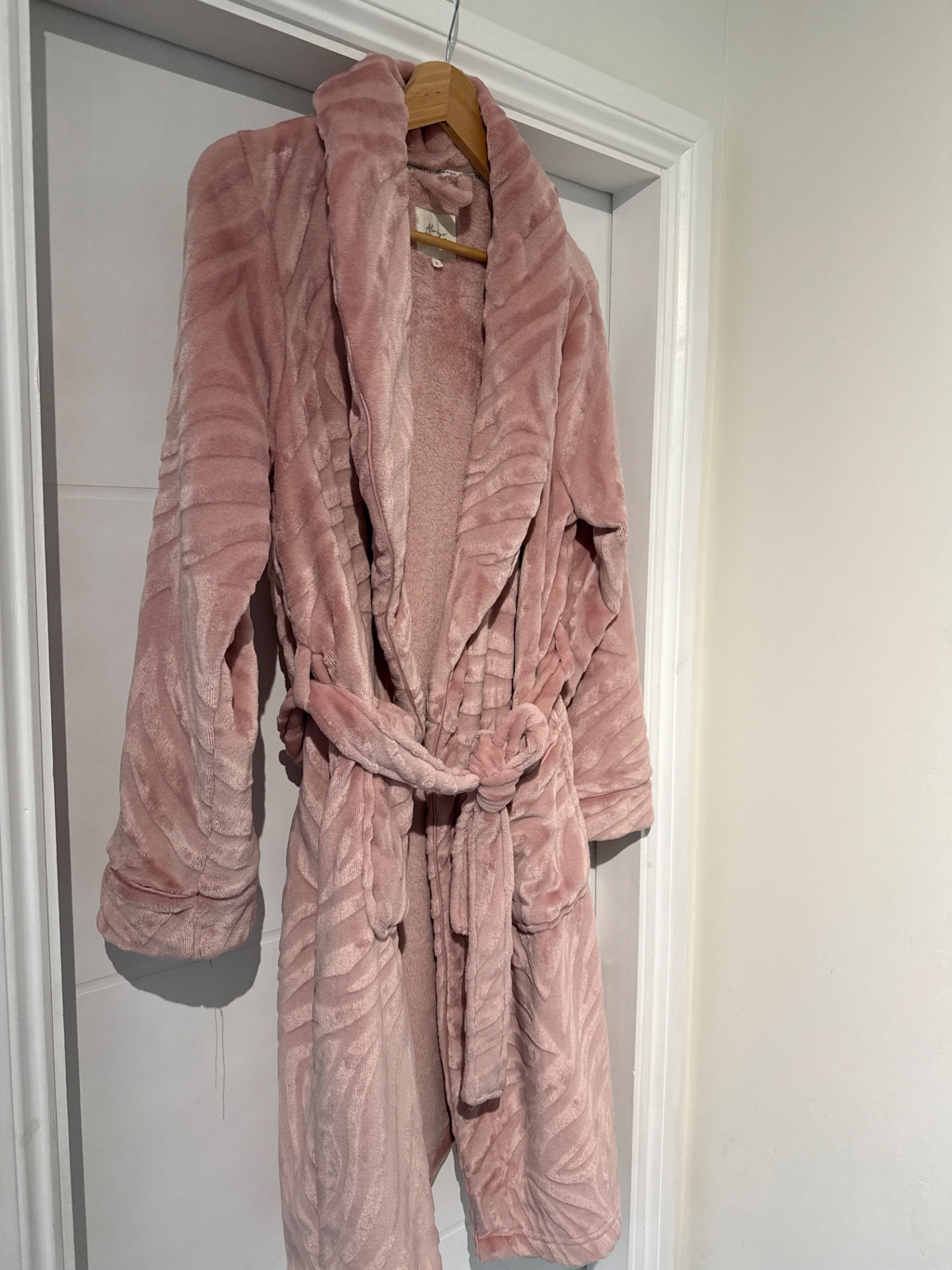 Always Dreaming Pink Plush Dressing Gown Robe – Size S, Always Dreaming, S, Excellent condition — preloved on SilentSale®