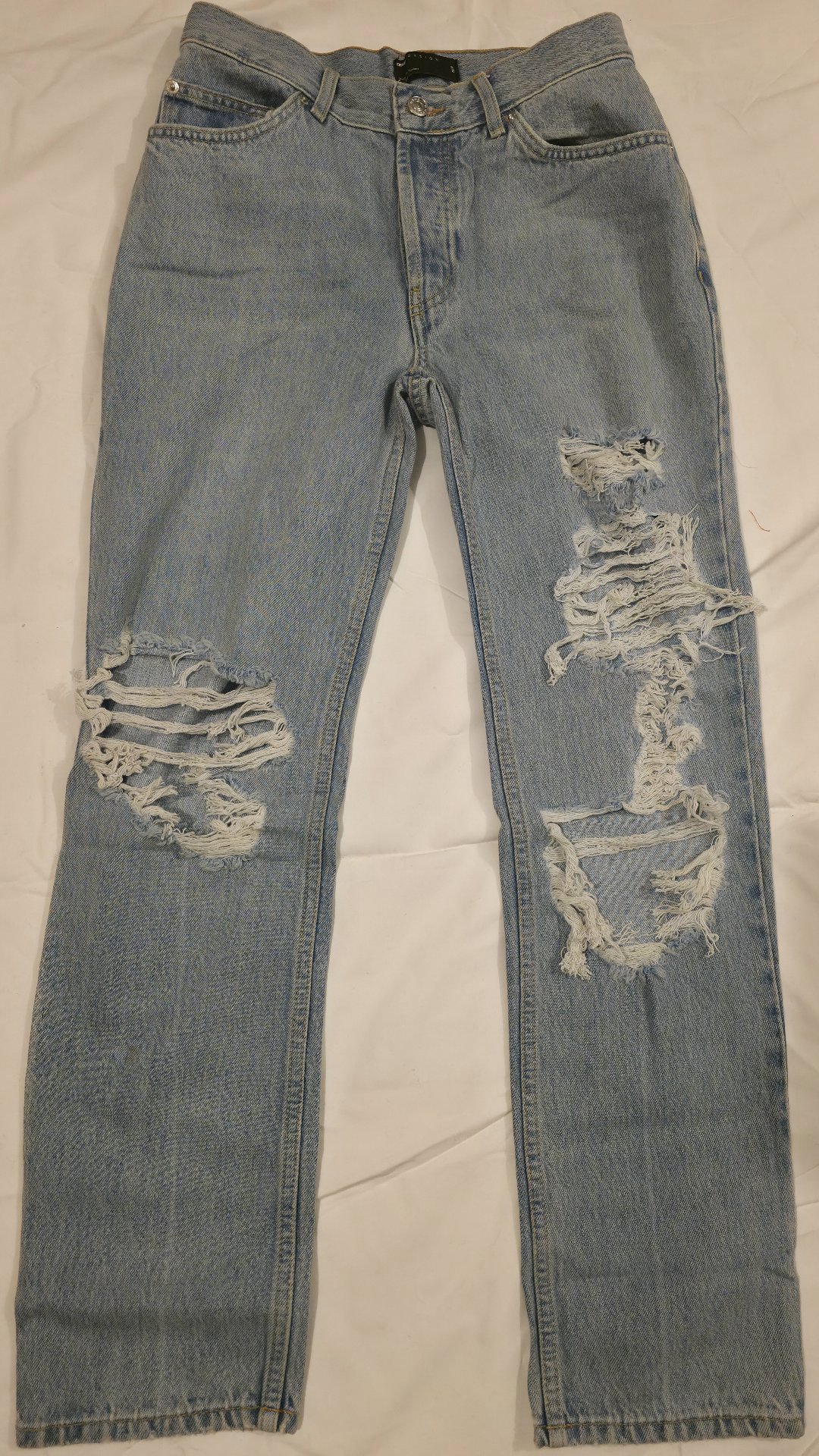 Asos Design Light Blue Ripped Mom Jeans – Size 26/30, ASOS Design, W28 L36, New condition — preloved on SilentSale®