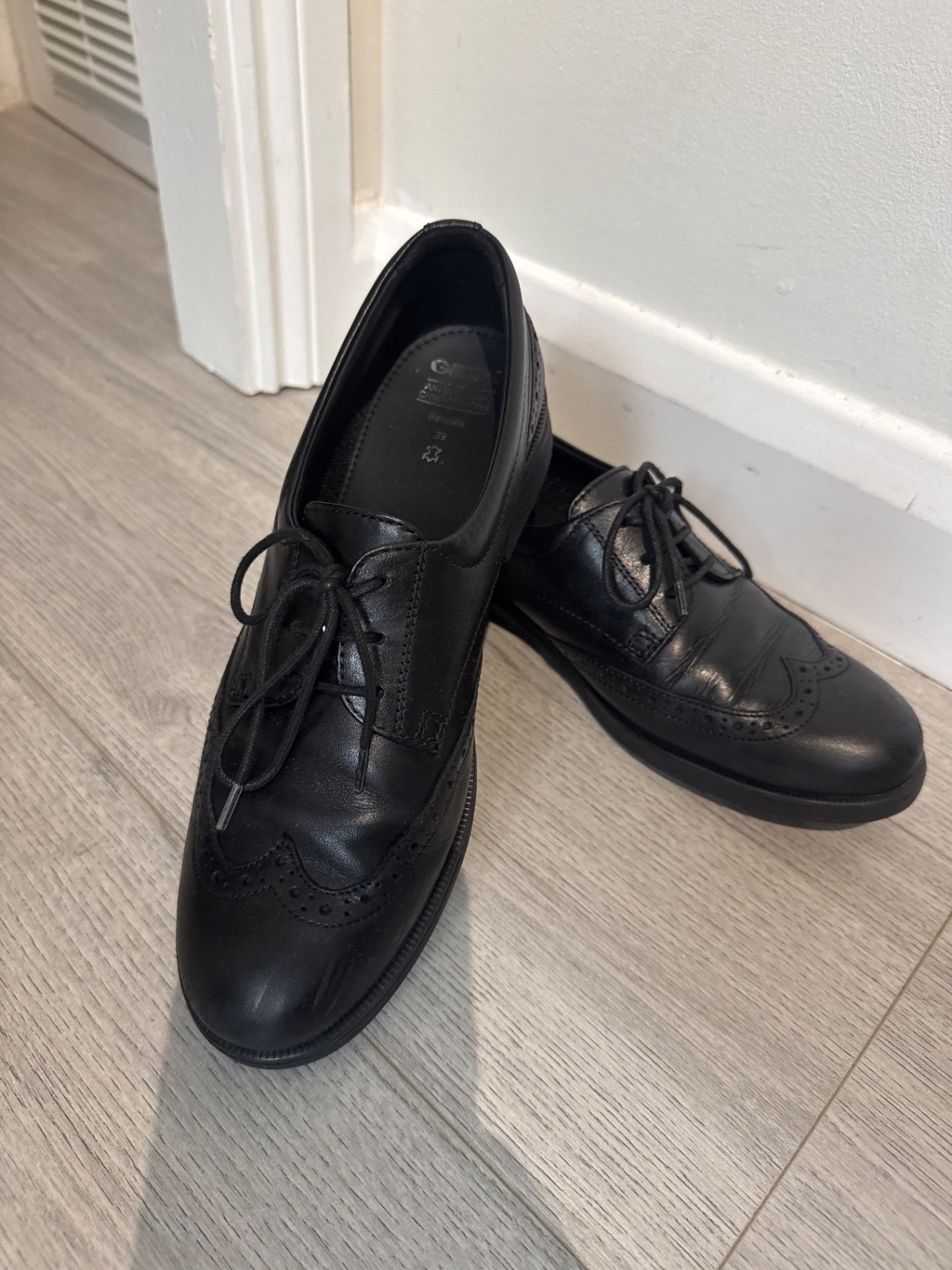 Geox Black Leather Brogue Lace-Up Shoes – UK 6 EU 39, Geox, 6, Like New condition — preloved on SilentSale®