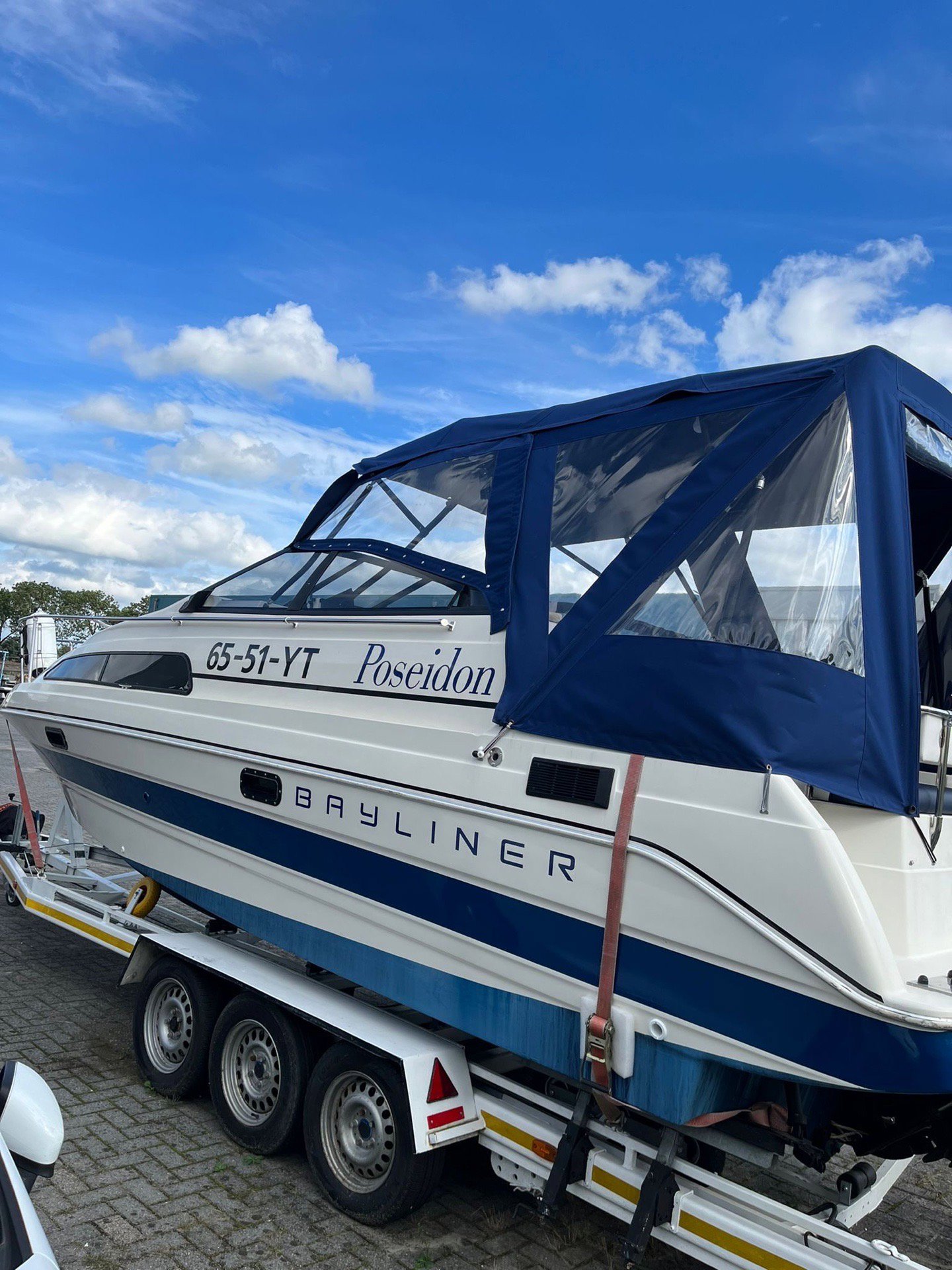 Motor Cruiser Boat with Cabin and Seating Area, Bayliner, One Size, Excellent condition — preloved on SilentSale®
