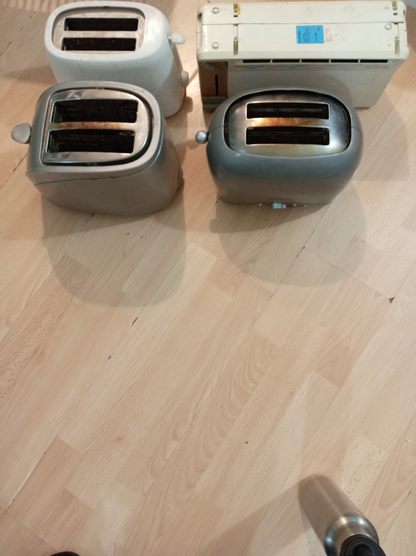Set of 3 Vintage Toasters, 2 Kettles and Stainless Steel Water Bottle, Vintage, Large, Good condition — preloved on SilentSale®