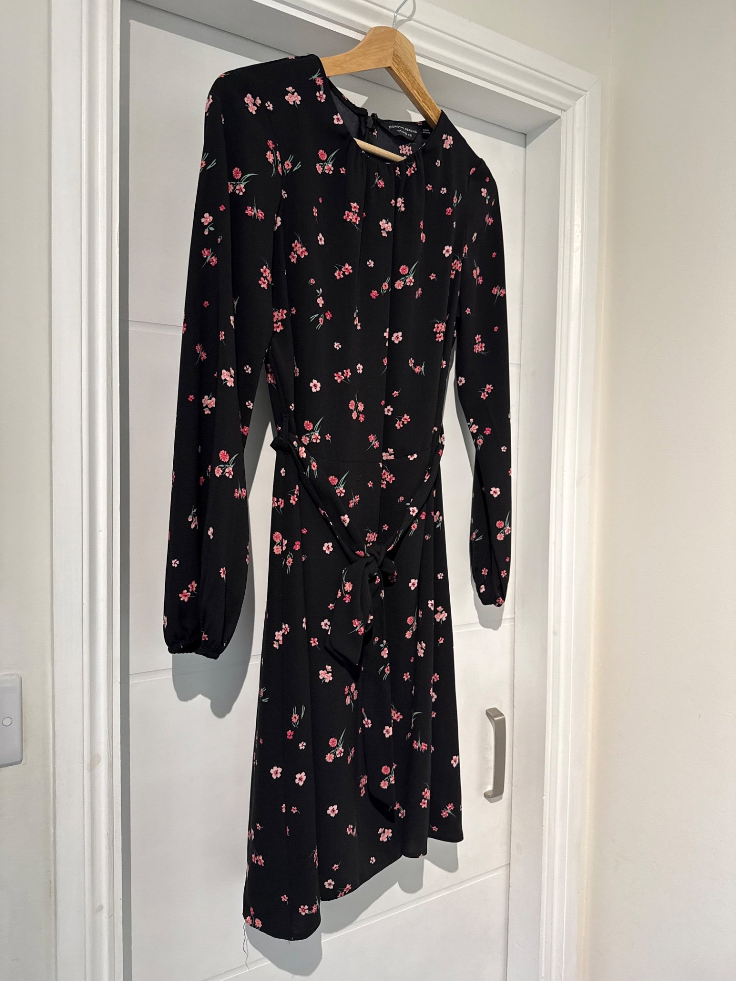 Dorothy Perkins Black Floral Long Sleeve Dress – UK 8, Dorothy Perkins, 8, Excellent condition — preloved on SilentSale®