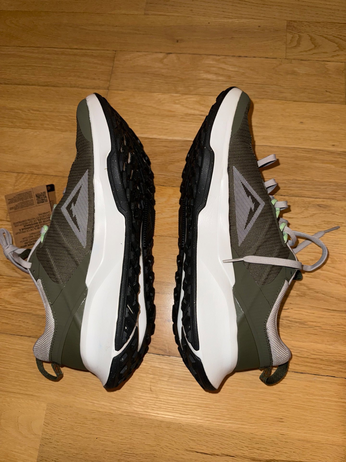 Nike Green and White Trainers, Nike, 9.5, New condition — preloved on SilentSale®