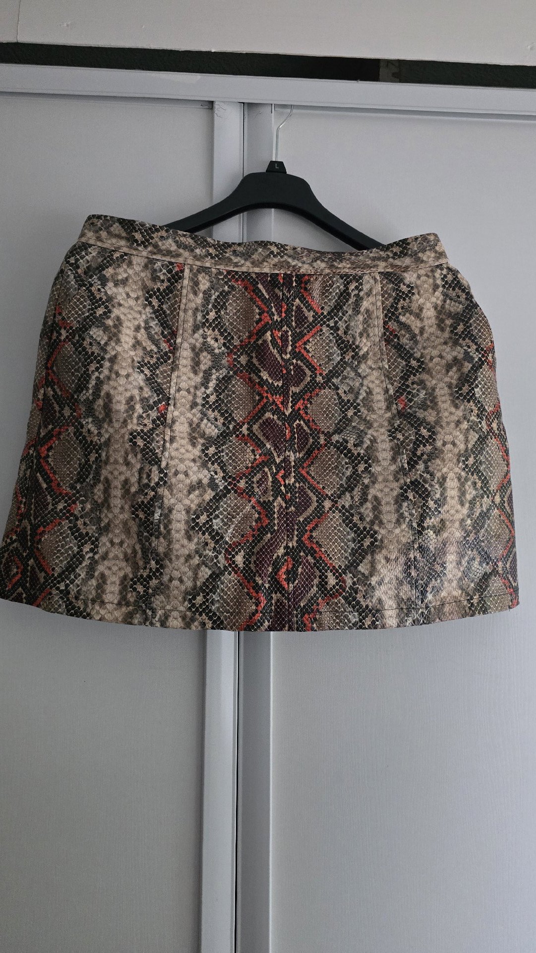 French Connection Snake Print Mini Skirt – UK 18, French Connection, 18, Like New condition — preloved on SilentSale®