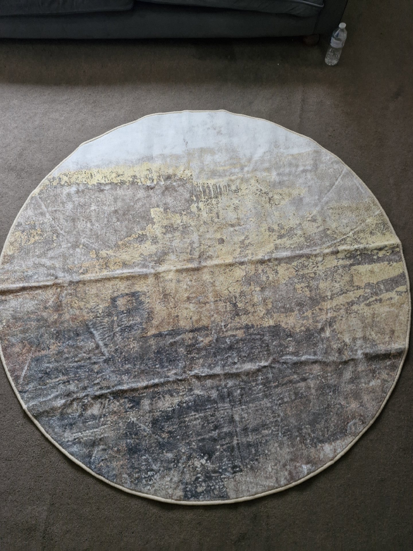 Round Grey and Beige Patterned Rug 160cm Diameter, Unbranded, One Size, New condition — preloved on SilentSale®
