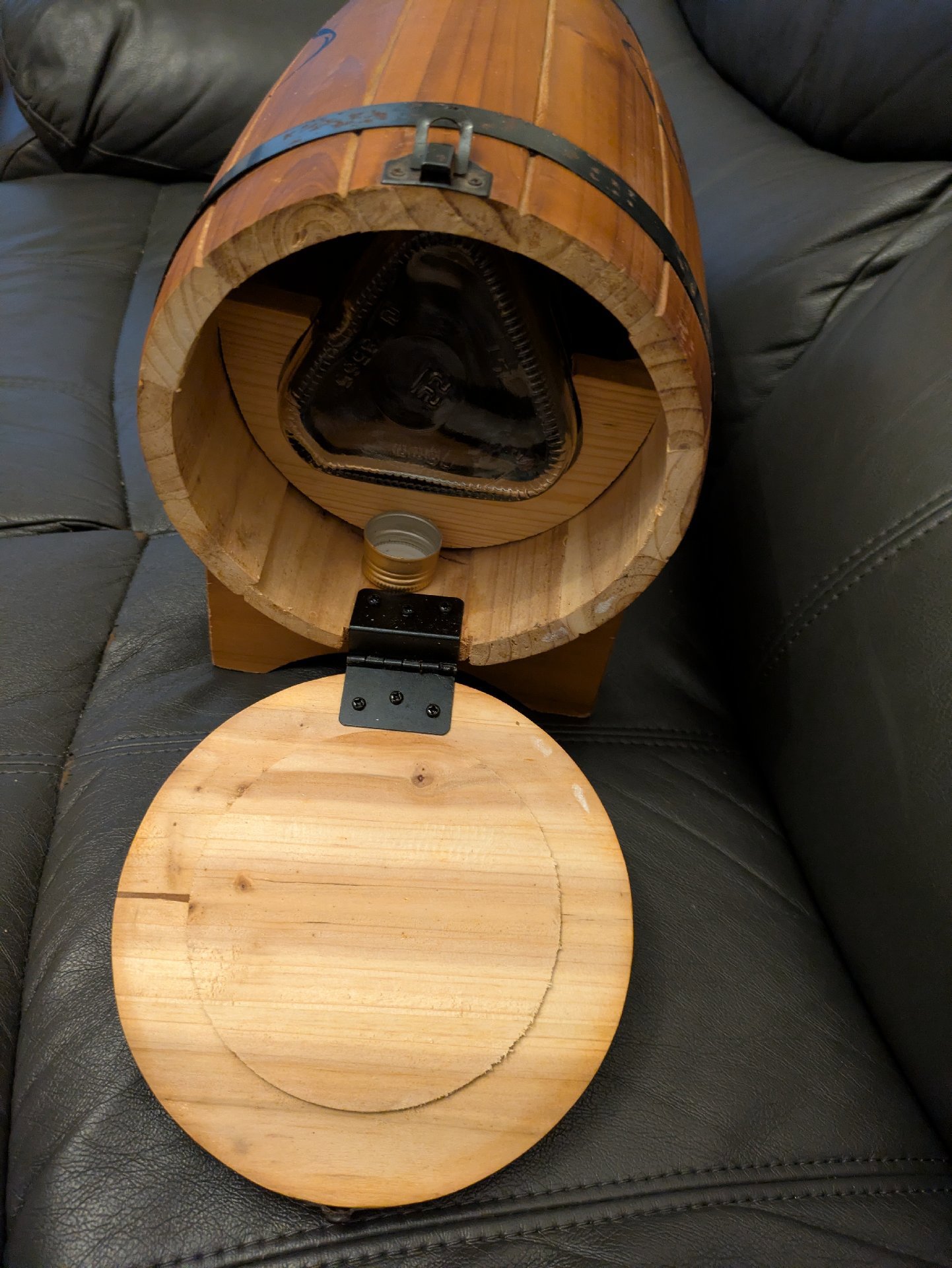 William Grant's Wooden Whisky Barrel Dispenser, William Grant's, Medium, Excellent condition — preloved on SilentSale®
