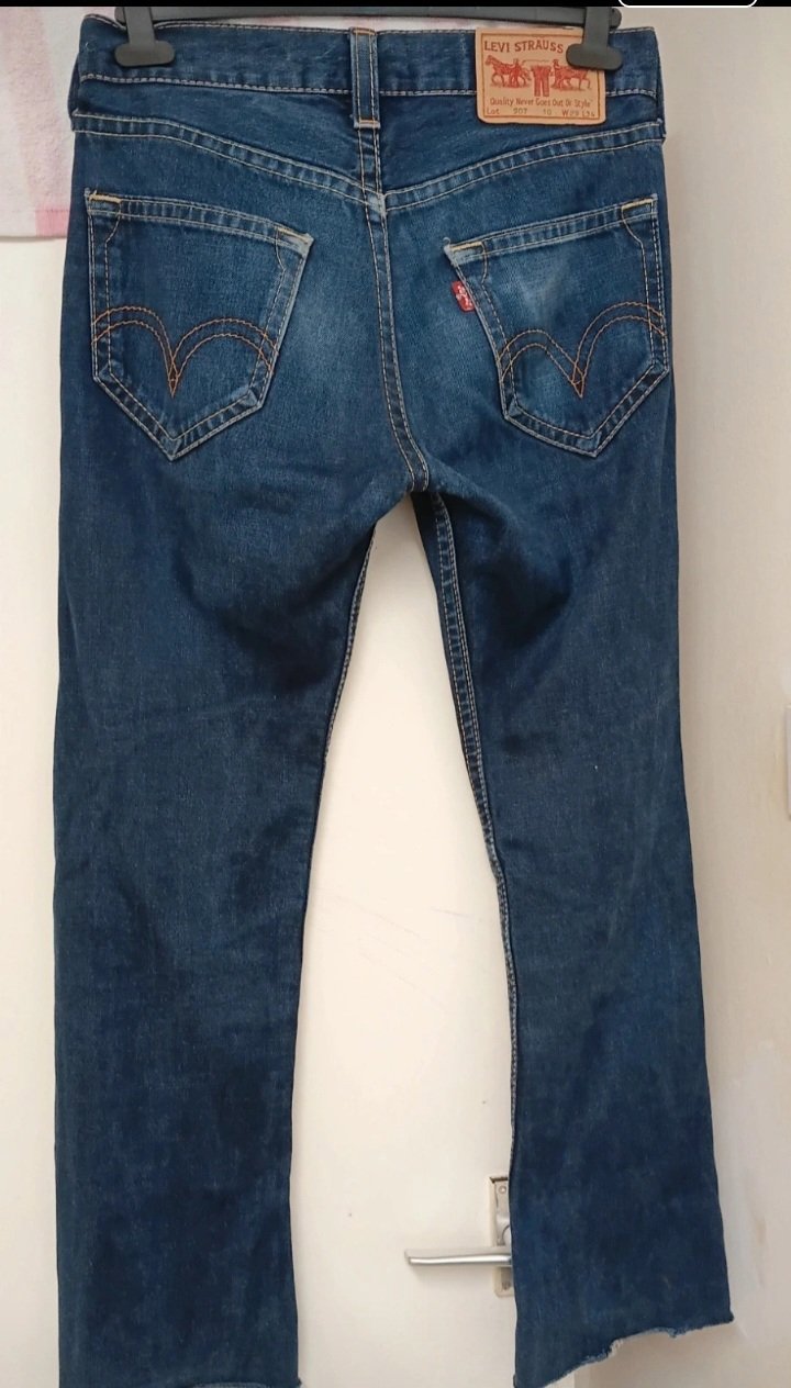 Levi's 907 Blue Denim Jeans W29 L34, Levi's, W29 L34, Excellent condition — preloved on SilentSale®