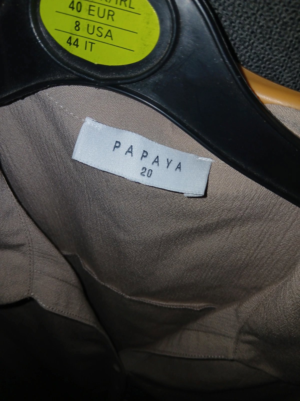 Blouse-Beige, Papaya, 20, Excellent condition — preloved on SilentSale®